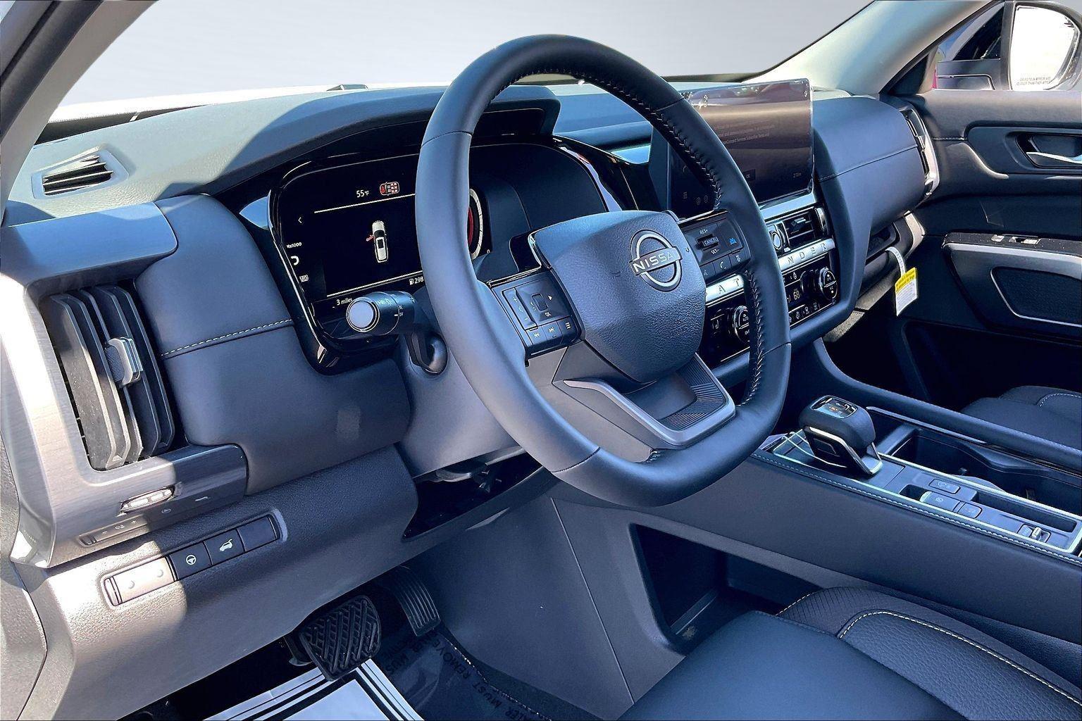 View vehicle photo 7