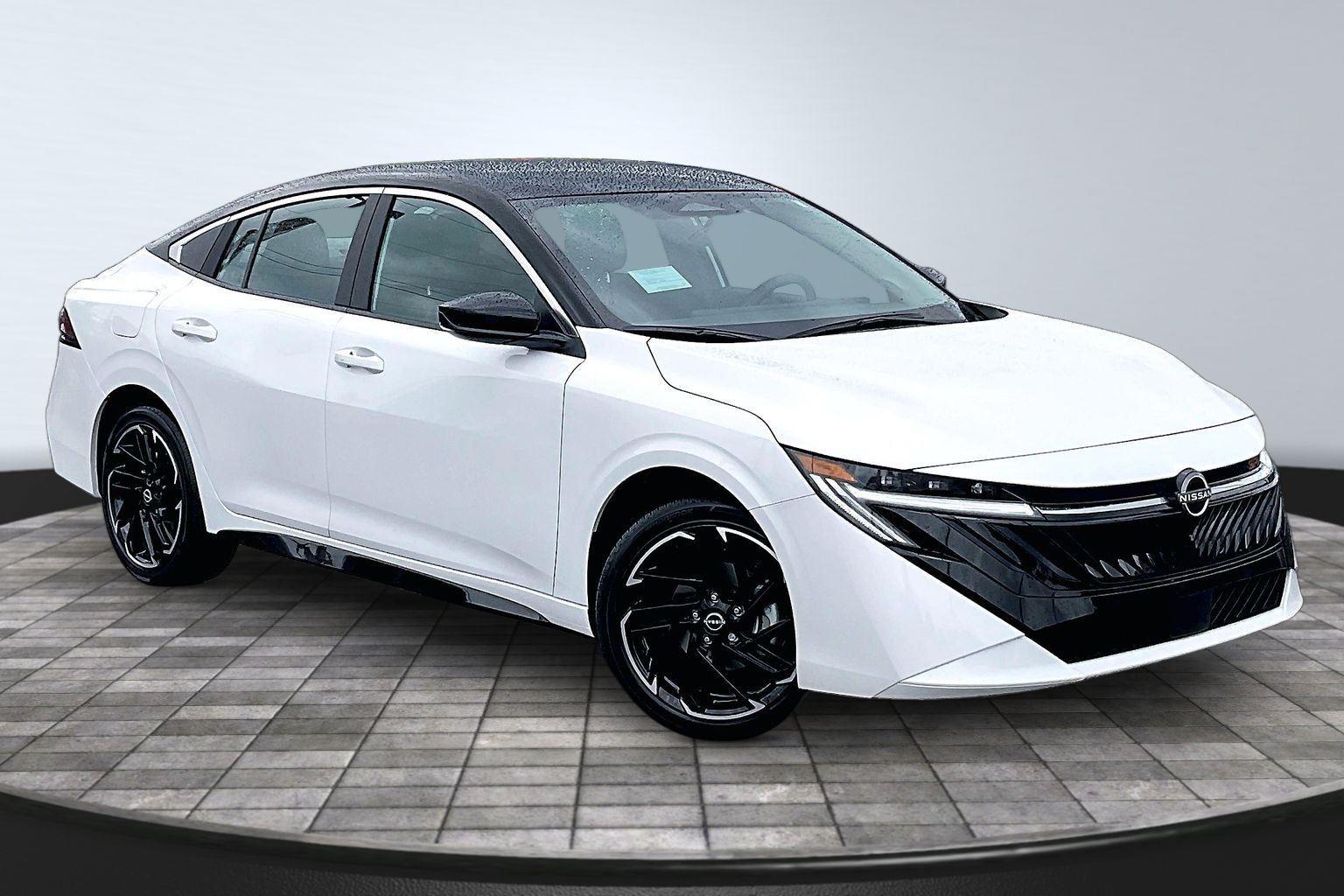 Aspen White Tricoat/Super Black 2026 Nissan Sentra Sedan Front-Wheel Drive Continuously Variable Transmission