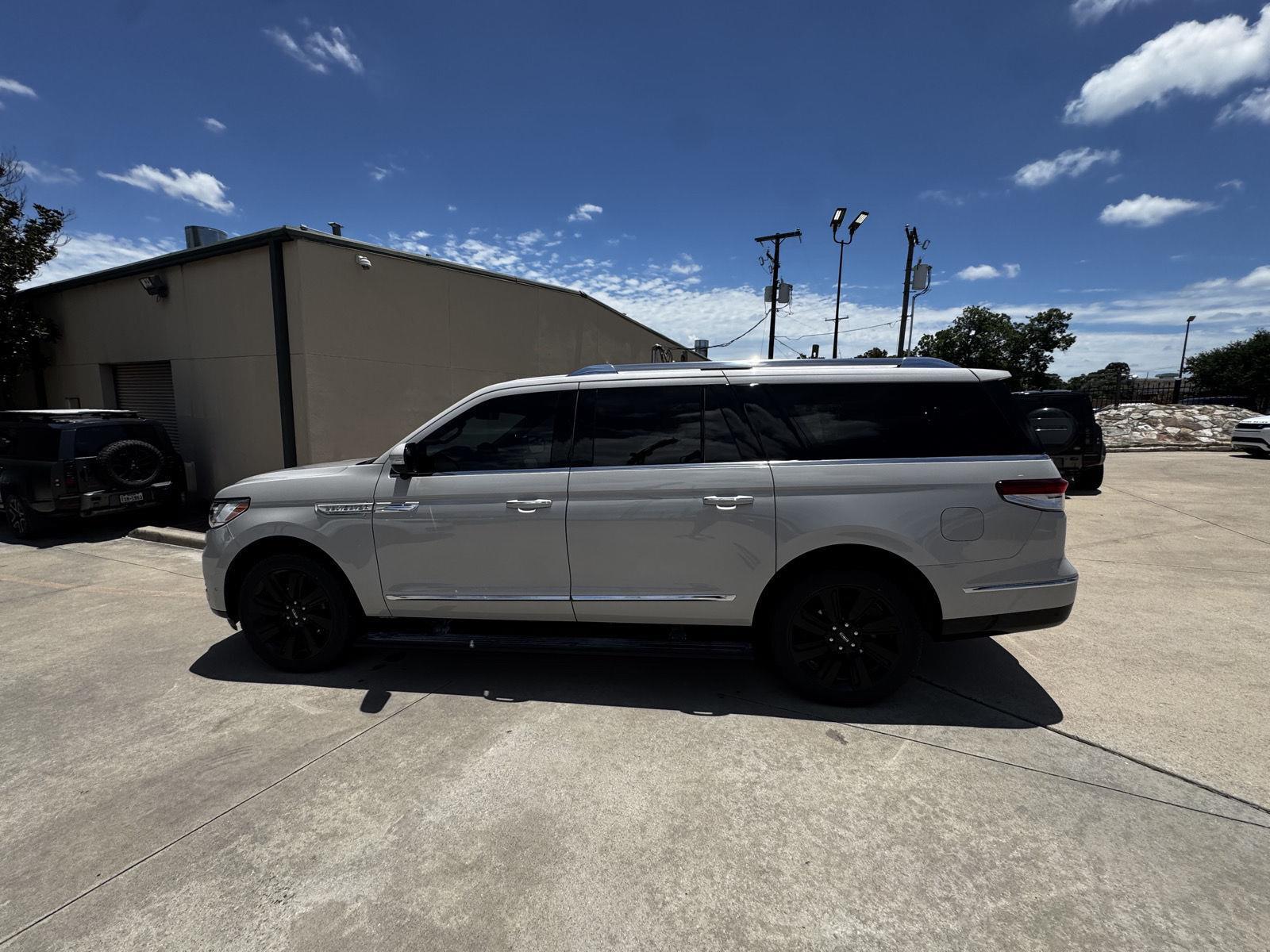Ceramic Pearl 2024 Lincoln Navigator L Reserve 4WD SUV / Crossover Four-Wheel Drive Automatic