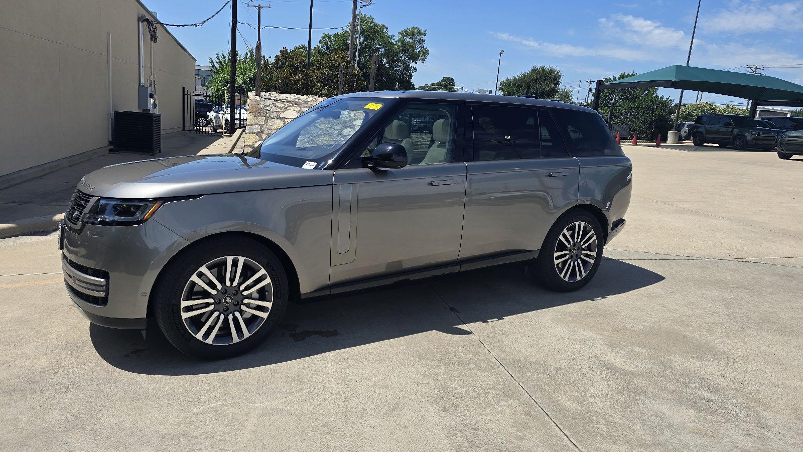 Silicon Silver Premium Metallic 2023 Land Rover Range Rover SUV / Crossover All-Wheel Drive Automatic