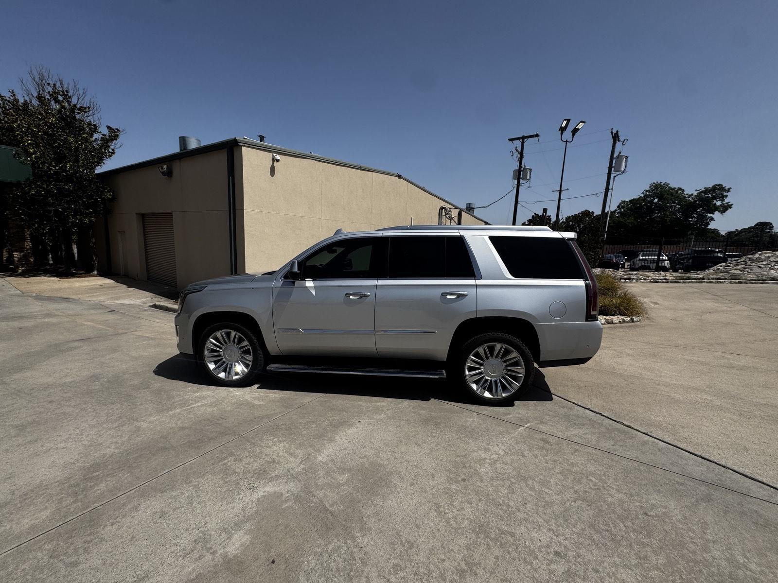 Radiant Silver Metallic 2017 Cadillac Escalade SUV / Crossover Four-Wheel Drive 8-Speed Automatic