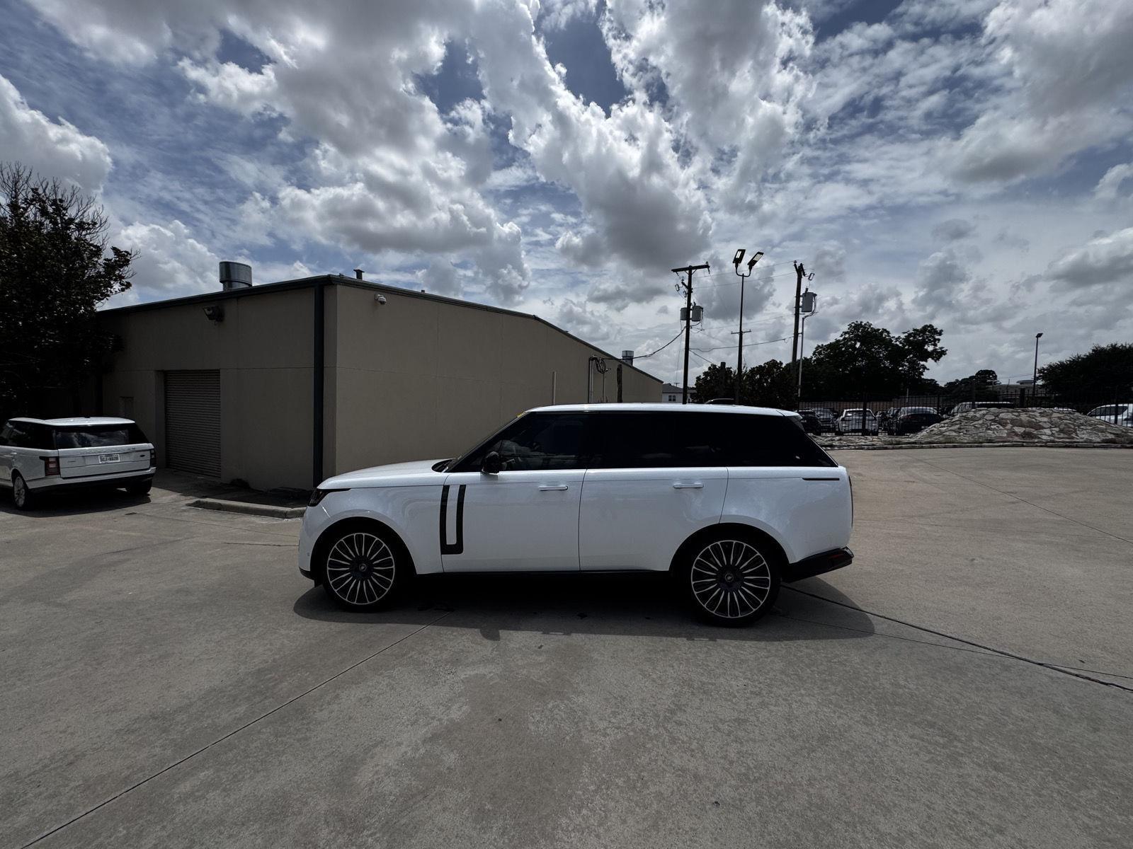 Ostuni White 2025 Land Rover Range Rover SUV / Crossover All-Wheel Drive