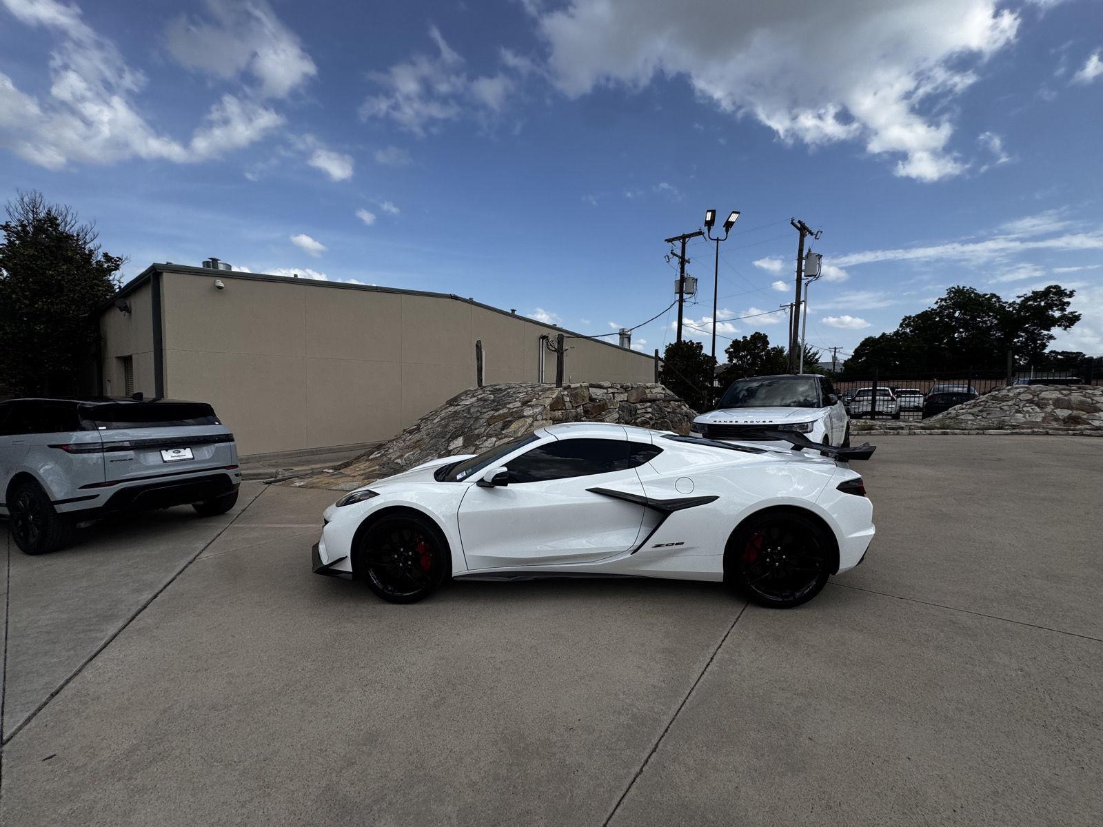 Arctic White 2026 Chevrolet Corvette Coupe Rear-Wheel Drive