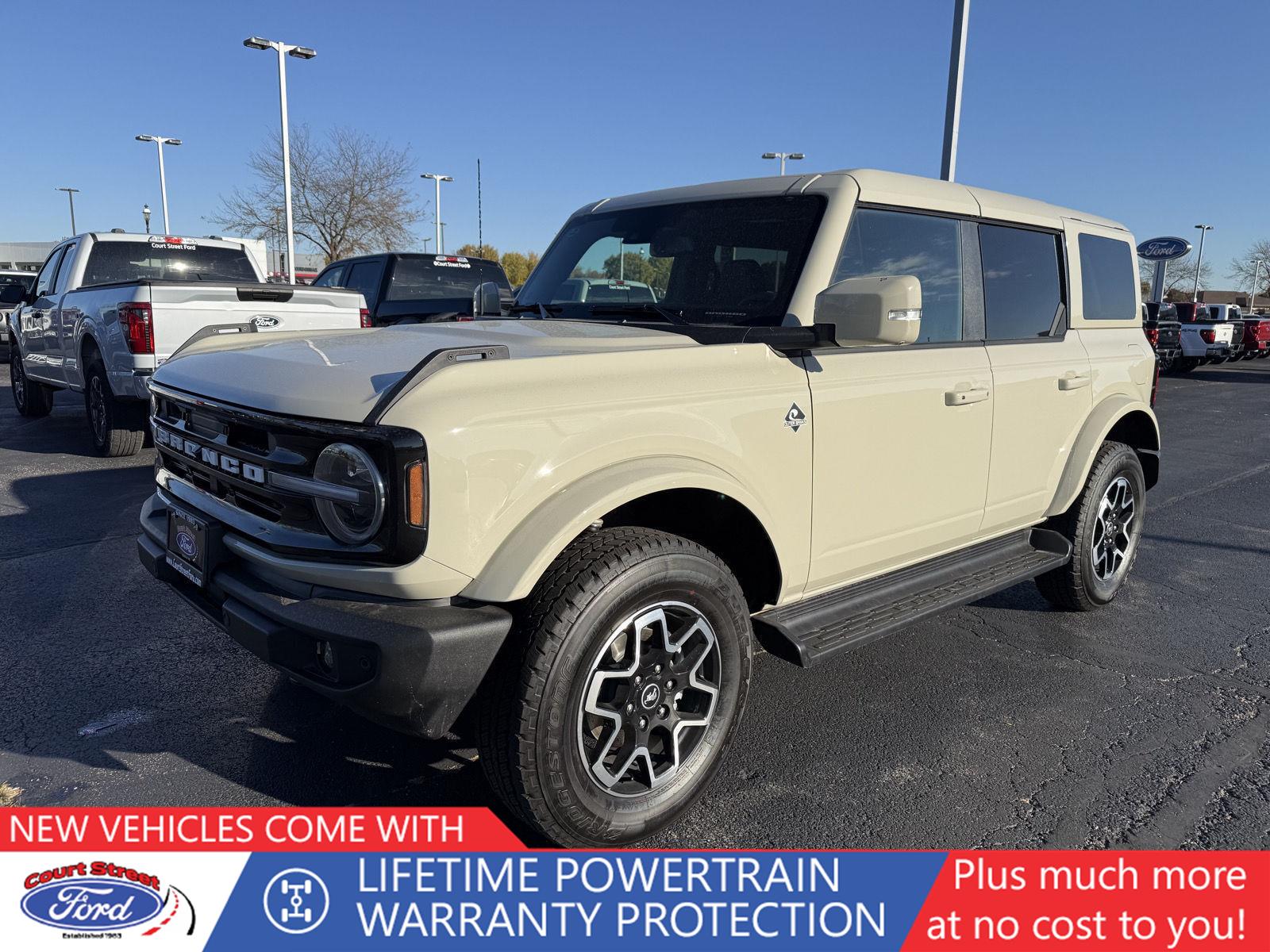 2025 Ford Bronco Outer Banks's photo