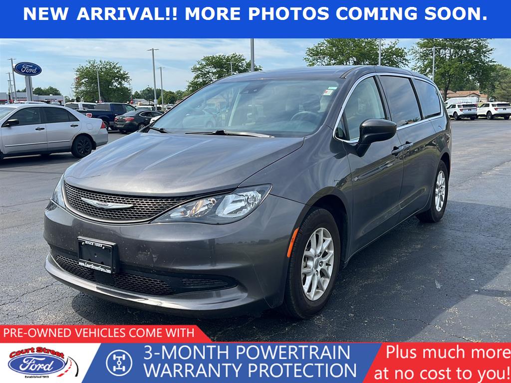 2023 Chrysler Voyager LX's photo