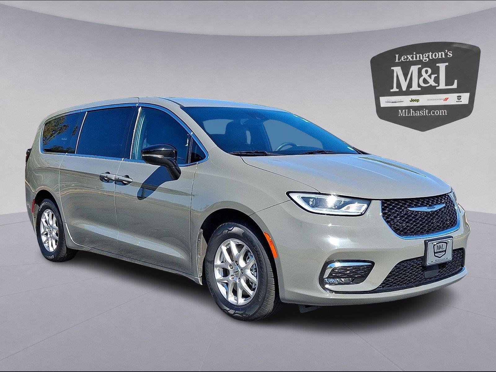  2025 Chrysler Pacifica Select FWD   