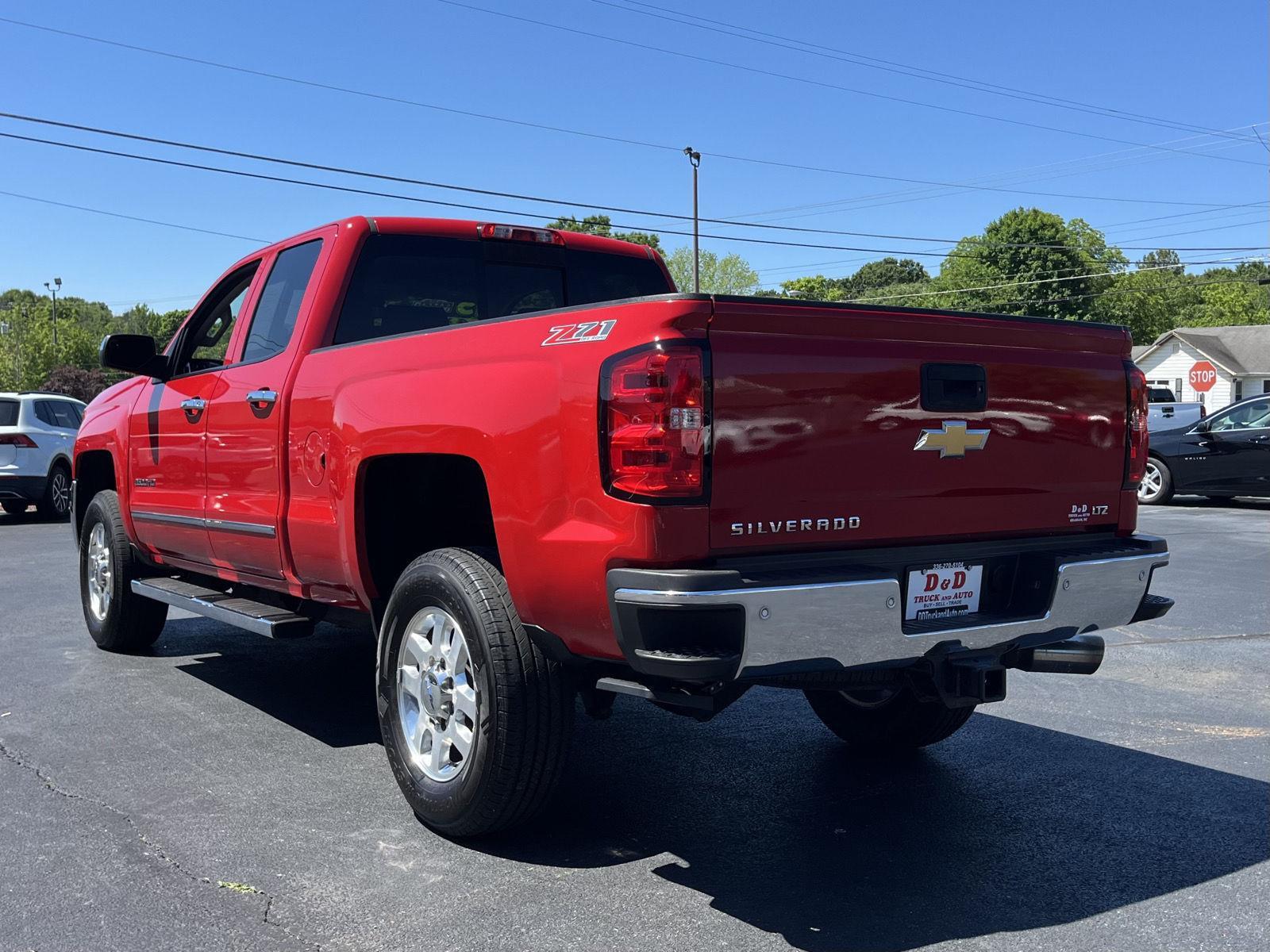 View vehicle photo 3