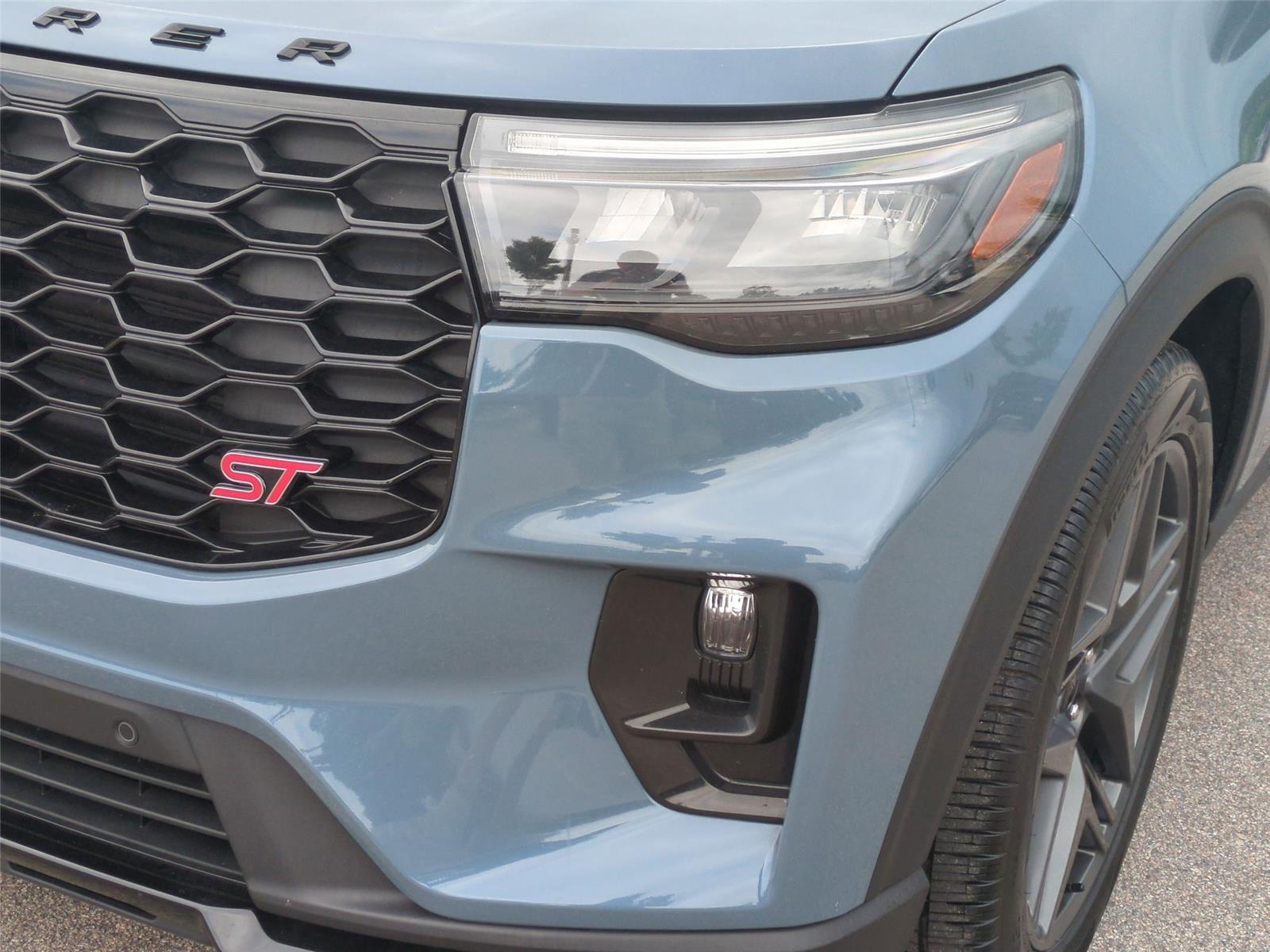 Used 2025 Vapor Blue Ford ST image 9