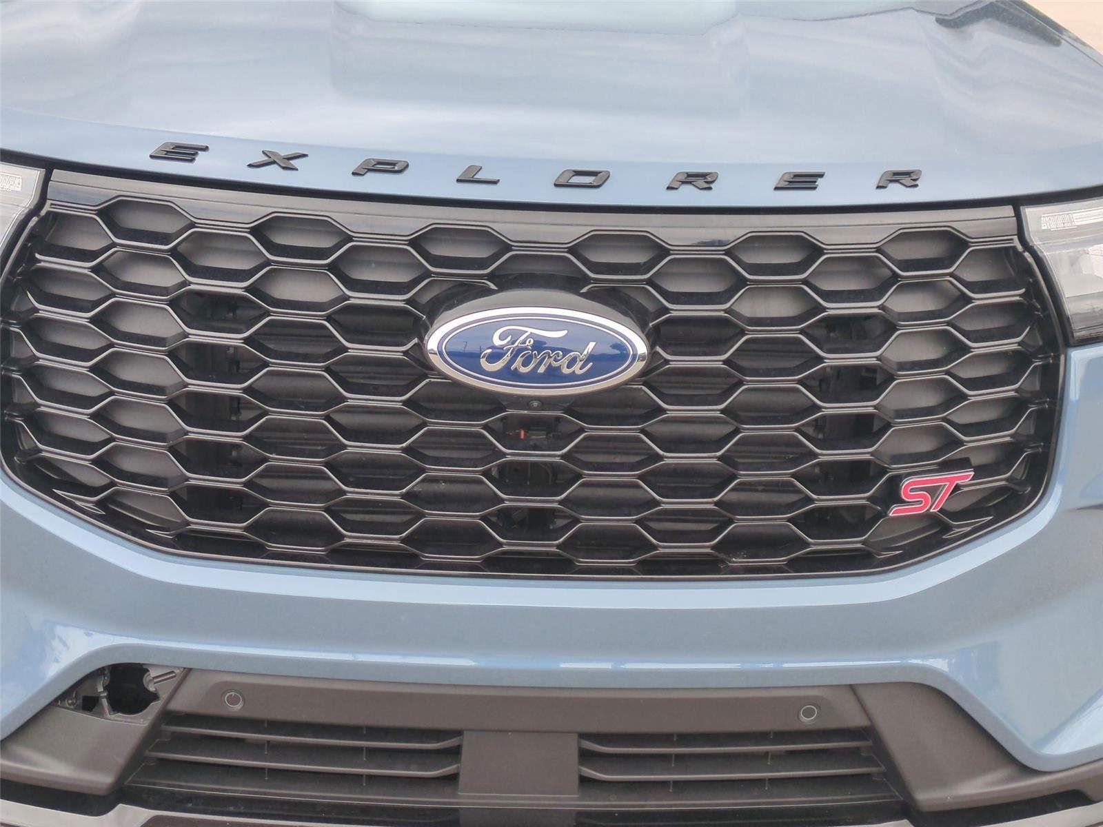Used 2025 Vapor Blue Ford ST image 14