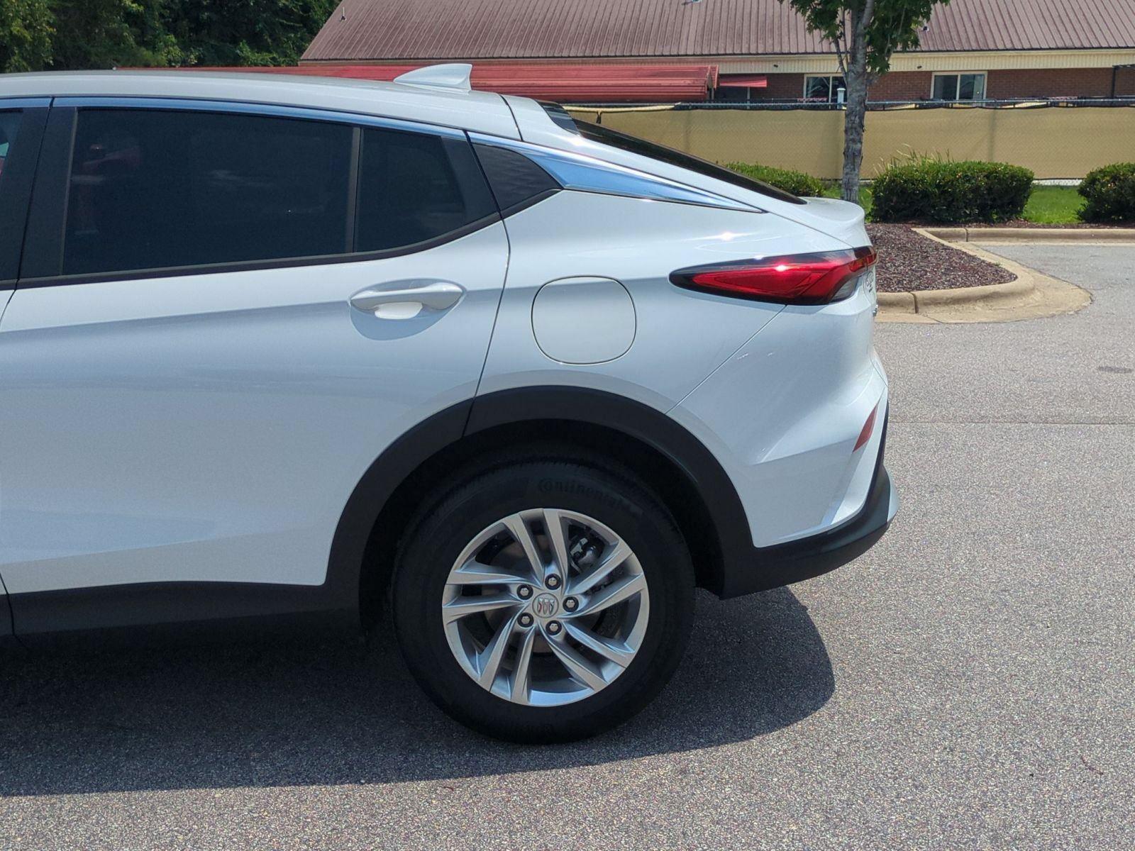 Used 2025 Summit White Buick Preferred image 11