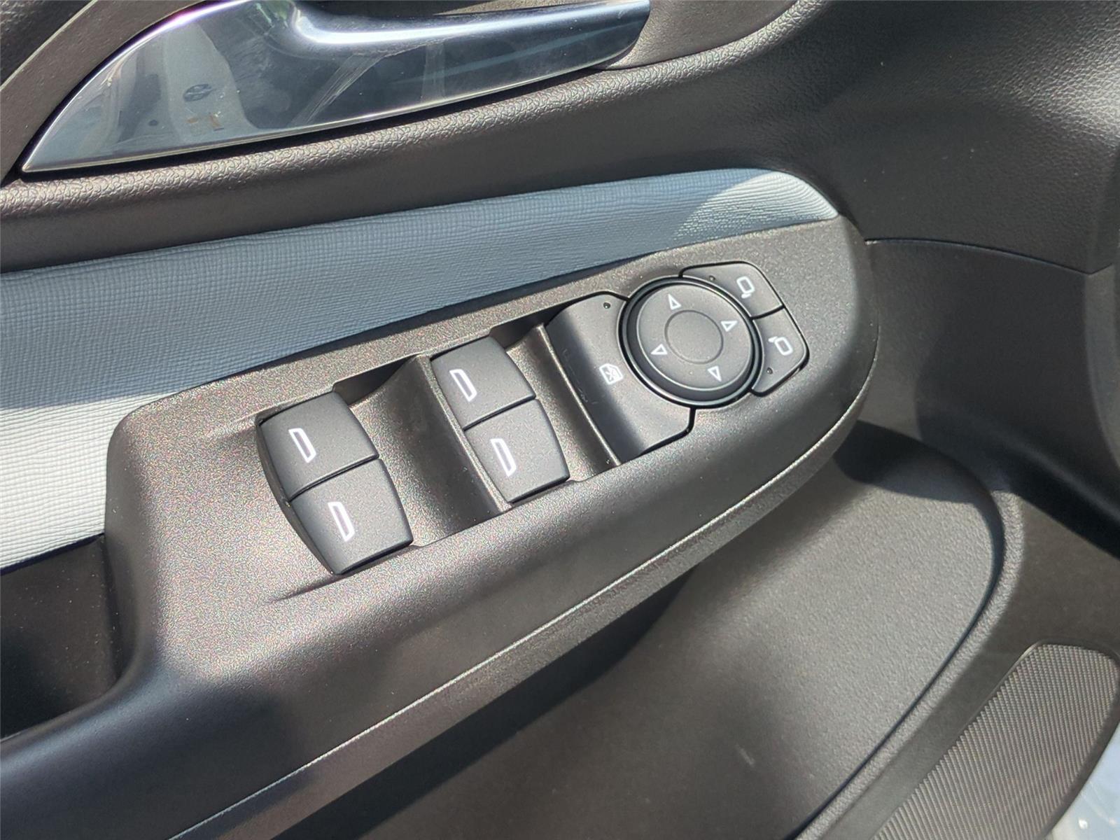 Used 2025 Summit White Buick Preferred image 16