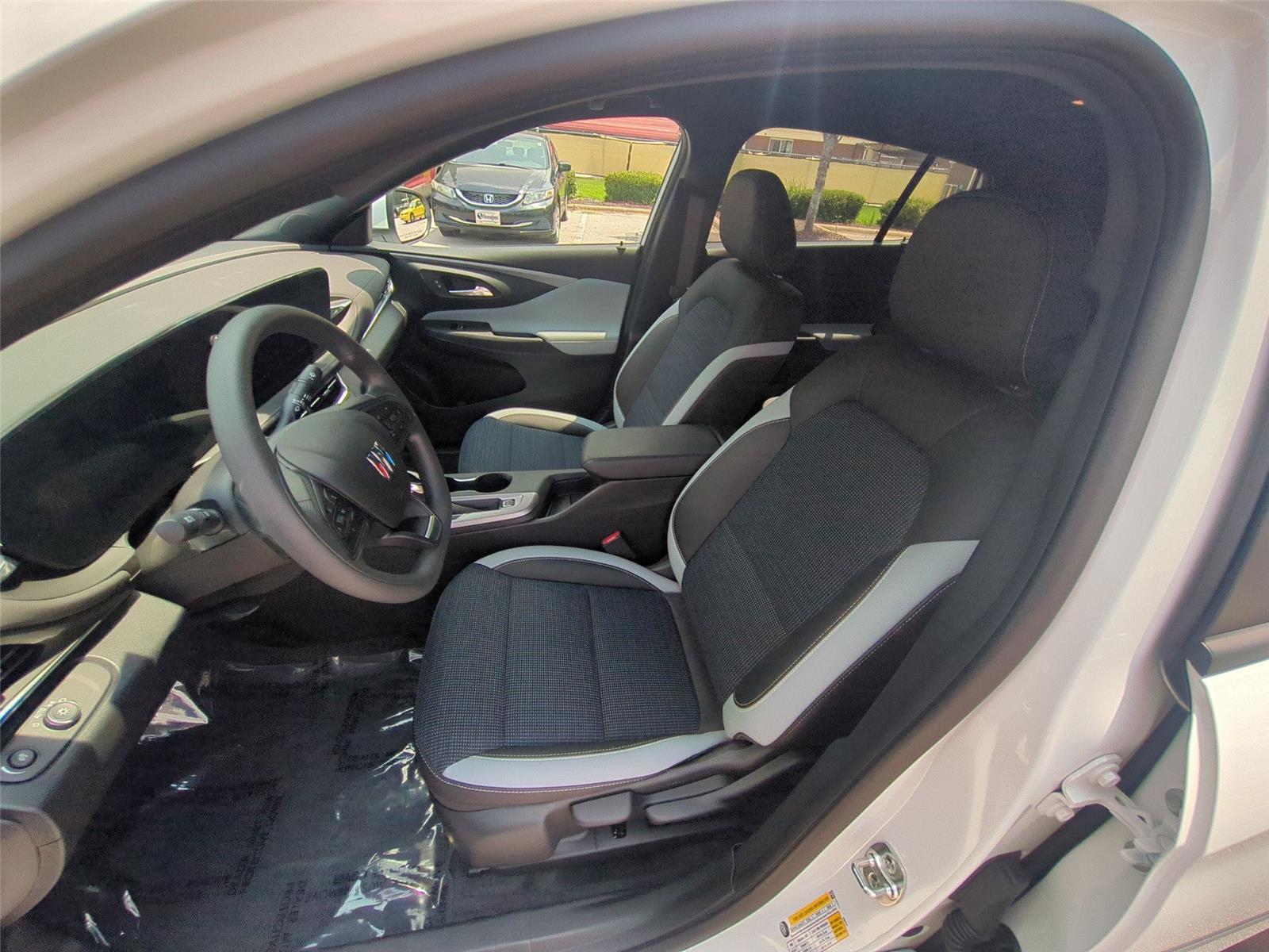 Used 2025 Summit White Buick Preferred image 18