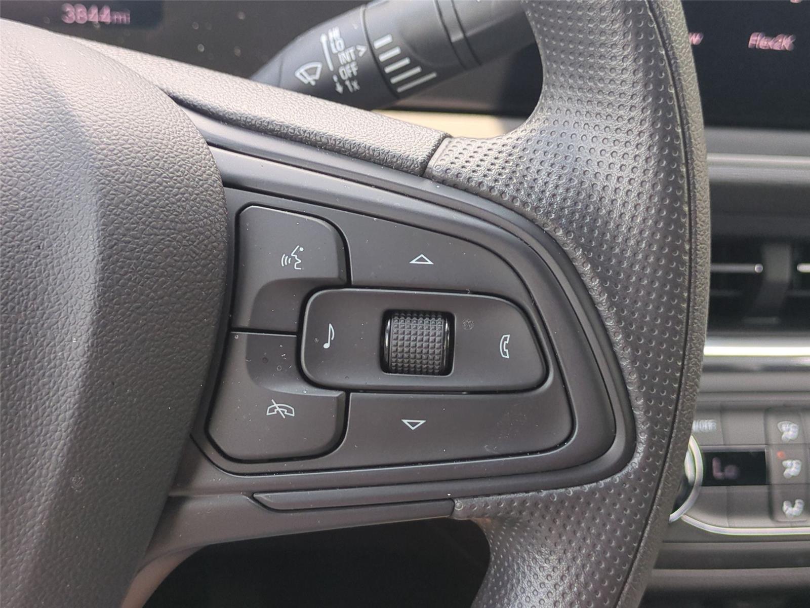 Used 2025 Summit White Buick Preferred image 21