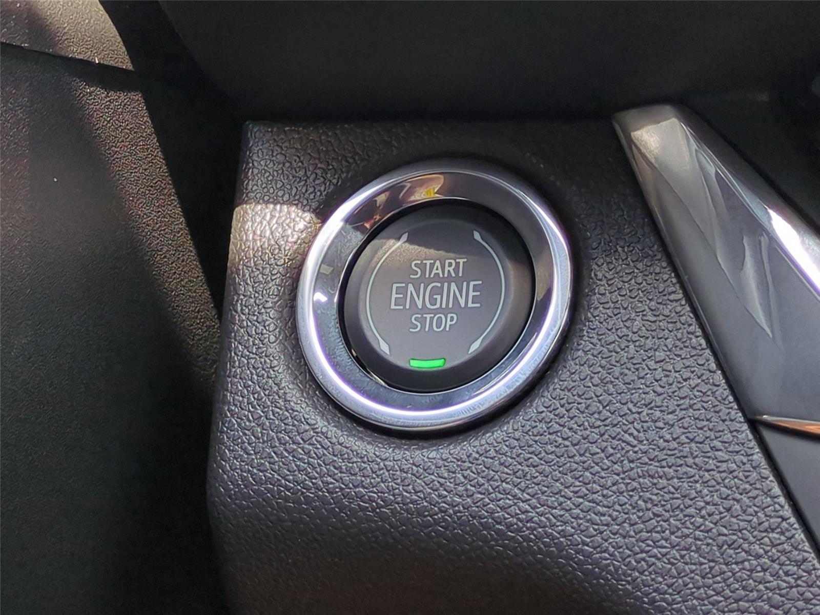 Used 2025 Summit White Buick Preferred image 29