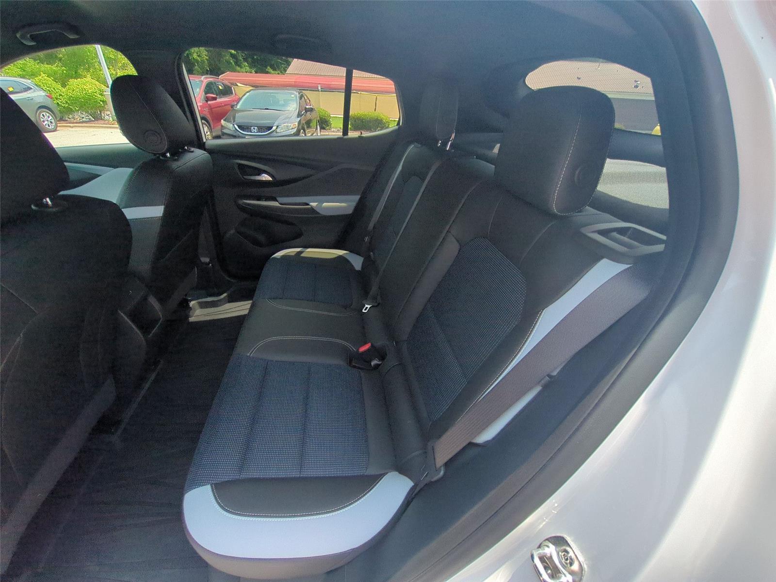 Used 2025 Summit White Buick Preferred image 31