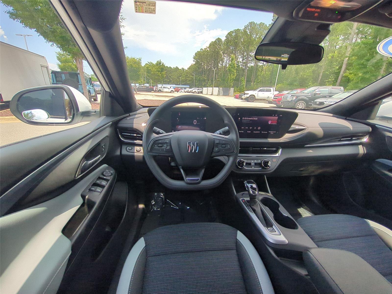 Used 2025 Summit White Buick Preferred image 32