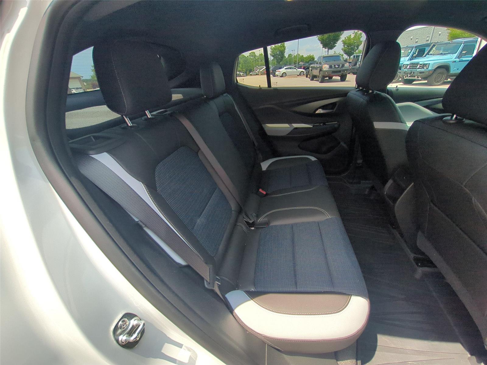 Used 2025 Summit White Buick Preferred image 34