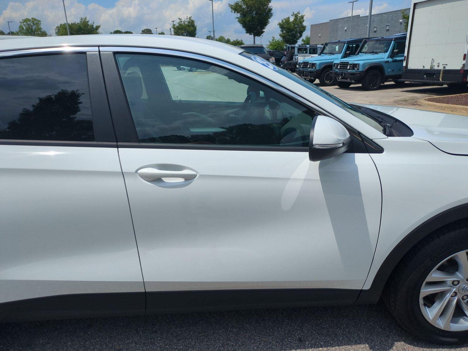Used 2025 Summit White Buick Preferred image 35