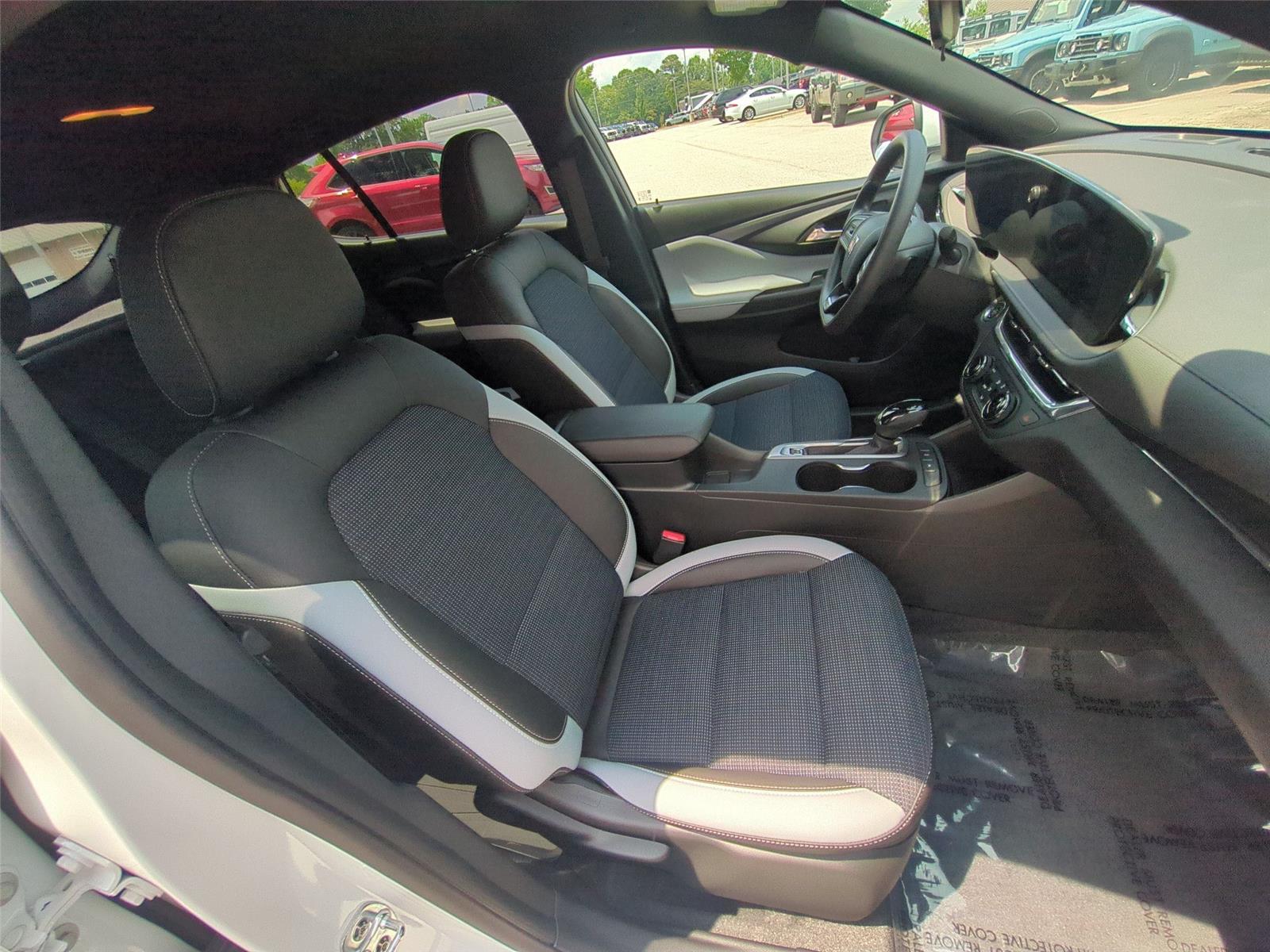Used 2025 Summit White Buick Preferred image 36