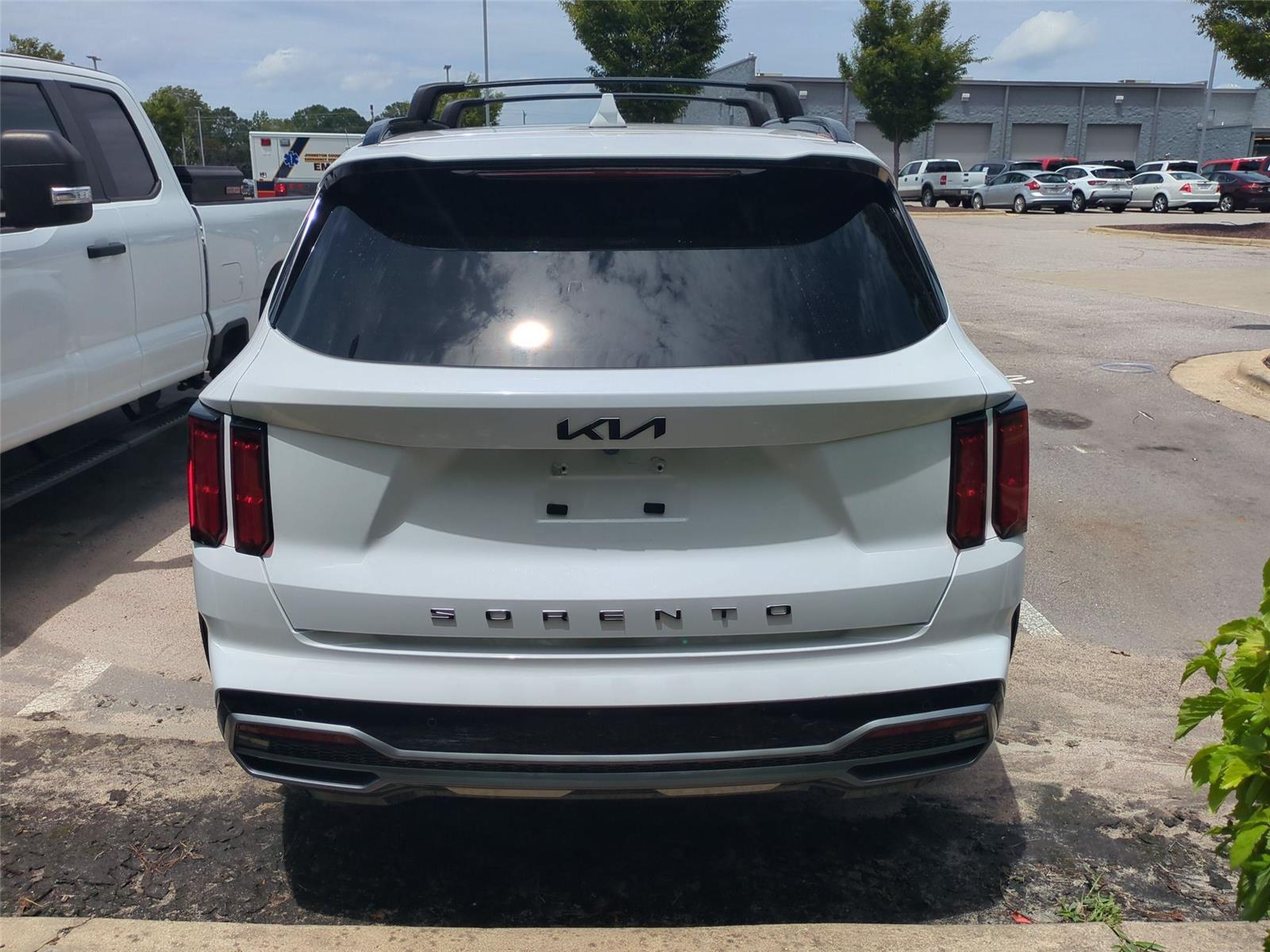 Used 2022 Glacial White Pearl Kia SX image 5