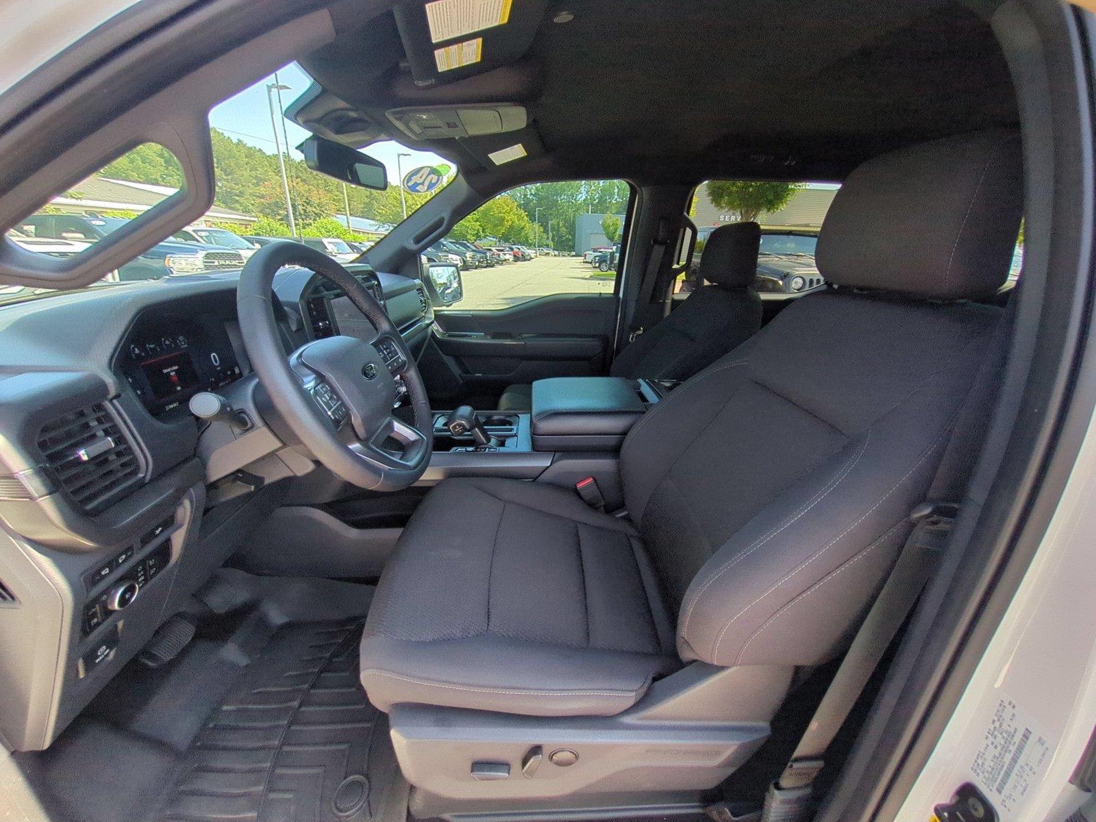 Used 2024 Oxford White Ford XLT image 17