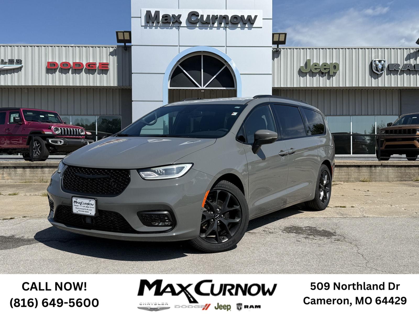 Ceramic Gray Clearcoat 2023 Chrysler Pacifica Minivan Front-Wheel Drive 9-Speed Automatic