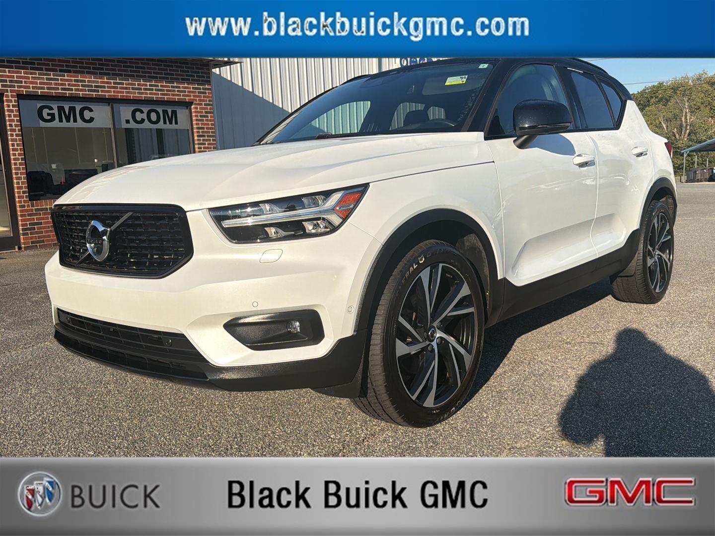 Crystal White Metallic 2019 Volvo XC40 SUV / Crossover Front-Wheel Drive Automatic