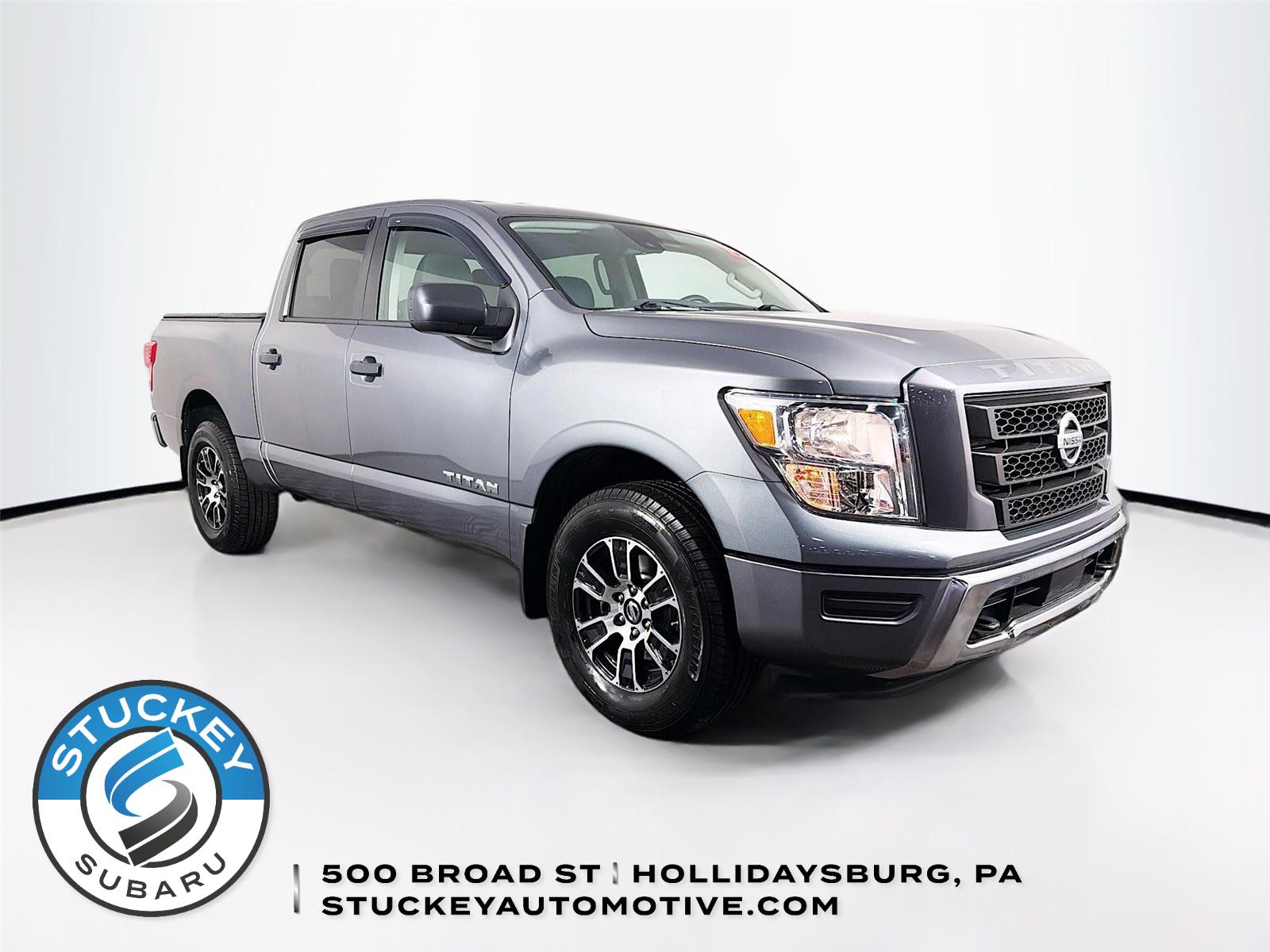 Gray (Gun Metallic) 2022 Nissan Titan SV Crew Cab 4WD Pickup Truck Four-Wheel Drive Automatic
