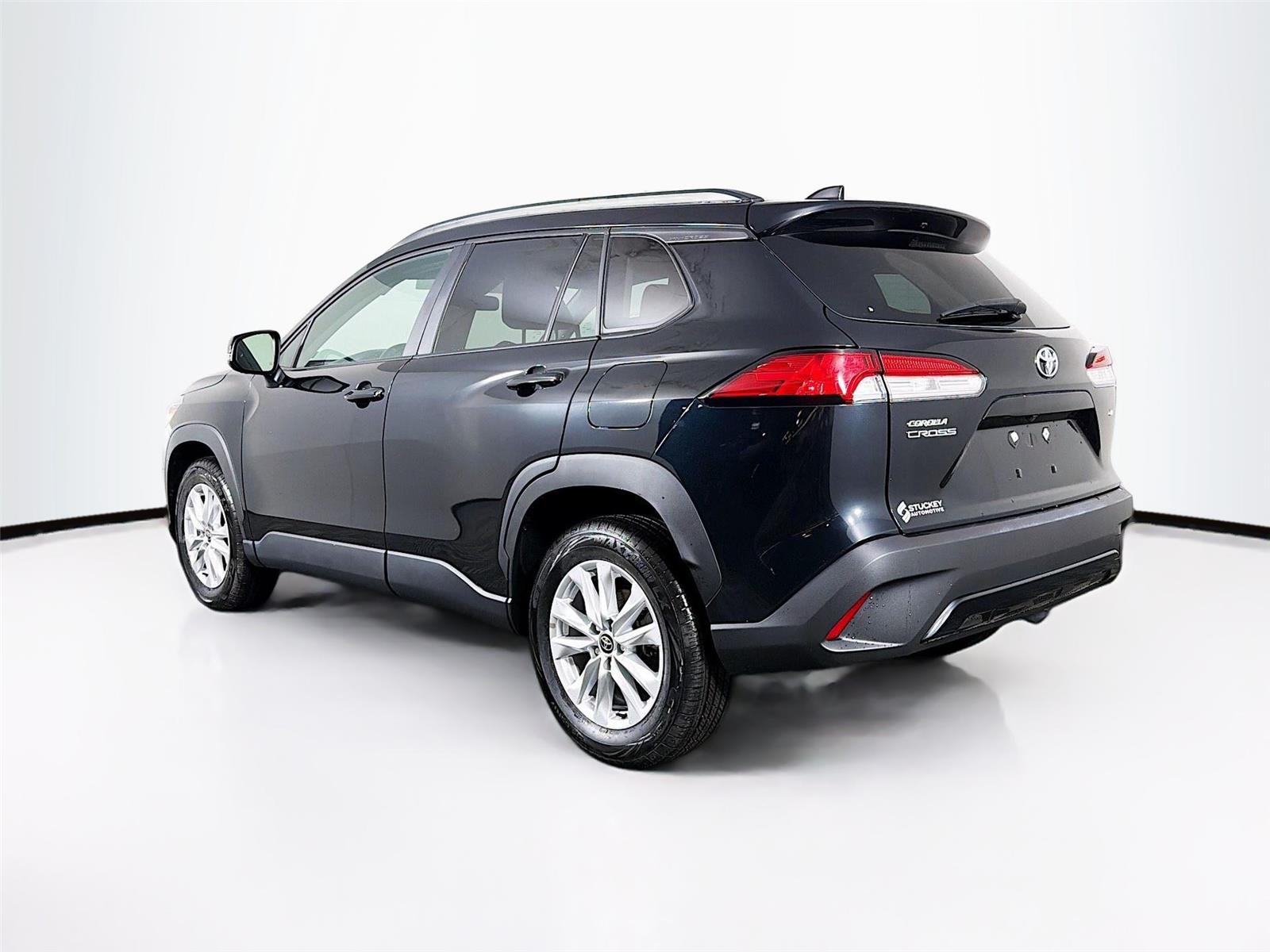 View vehicle photo 5