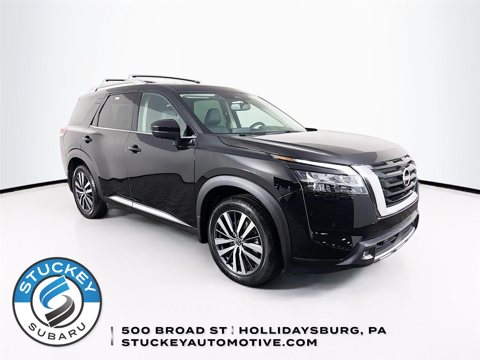 Super Black 2022 Nissan Pathfinder Platinum 4WD SUV / Crossover All-Wheel Drive Automatic