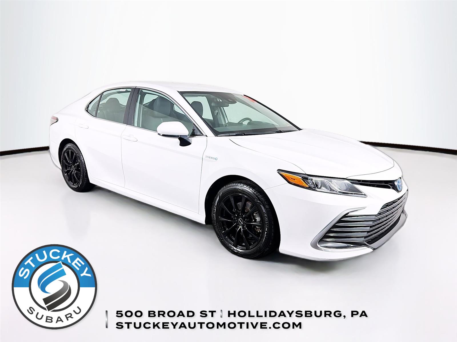 Super White 2021 Toyota Camry Hybrid Sedan Front-Wheel Drive Continuously Variable Transmission