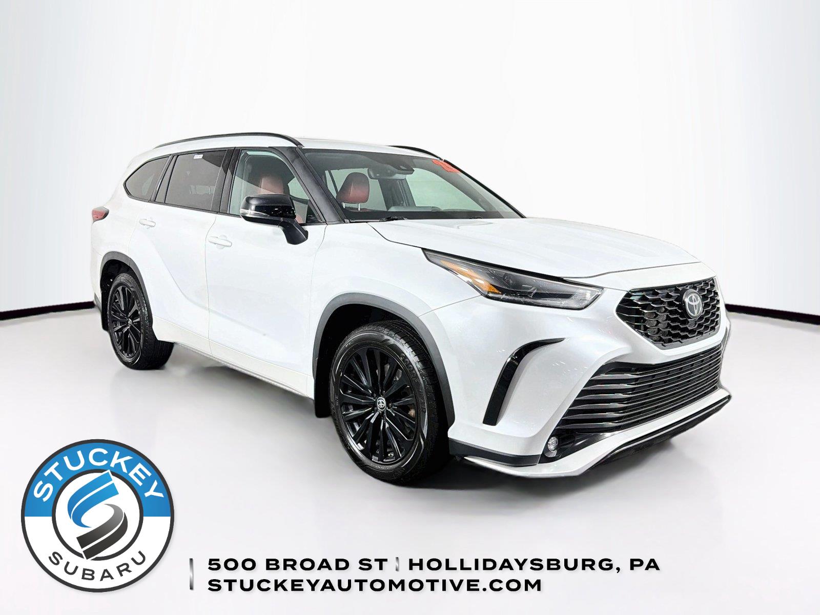 White (Wind Chill Pearl) 2023 Toyota Highlander SUV / Crossover All-Wheel Drive 8-Speed Automatic