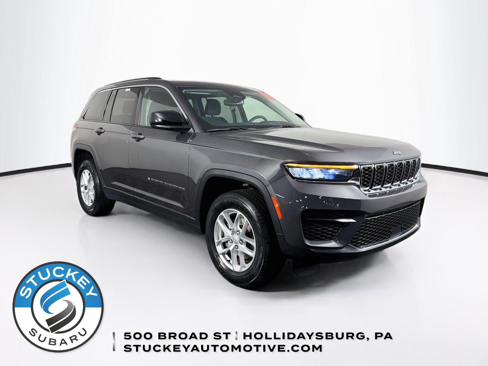 Baltic Gray Metallic Clearcoat 2023 Jeep Grand Cherokee SUV / Crossover Four-Wheel Drive 8-Speed Automatic