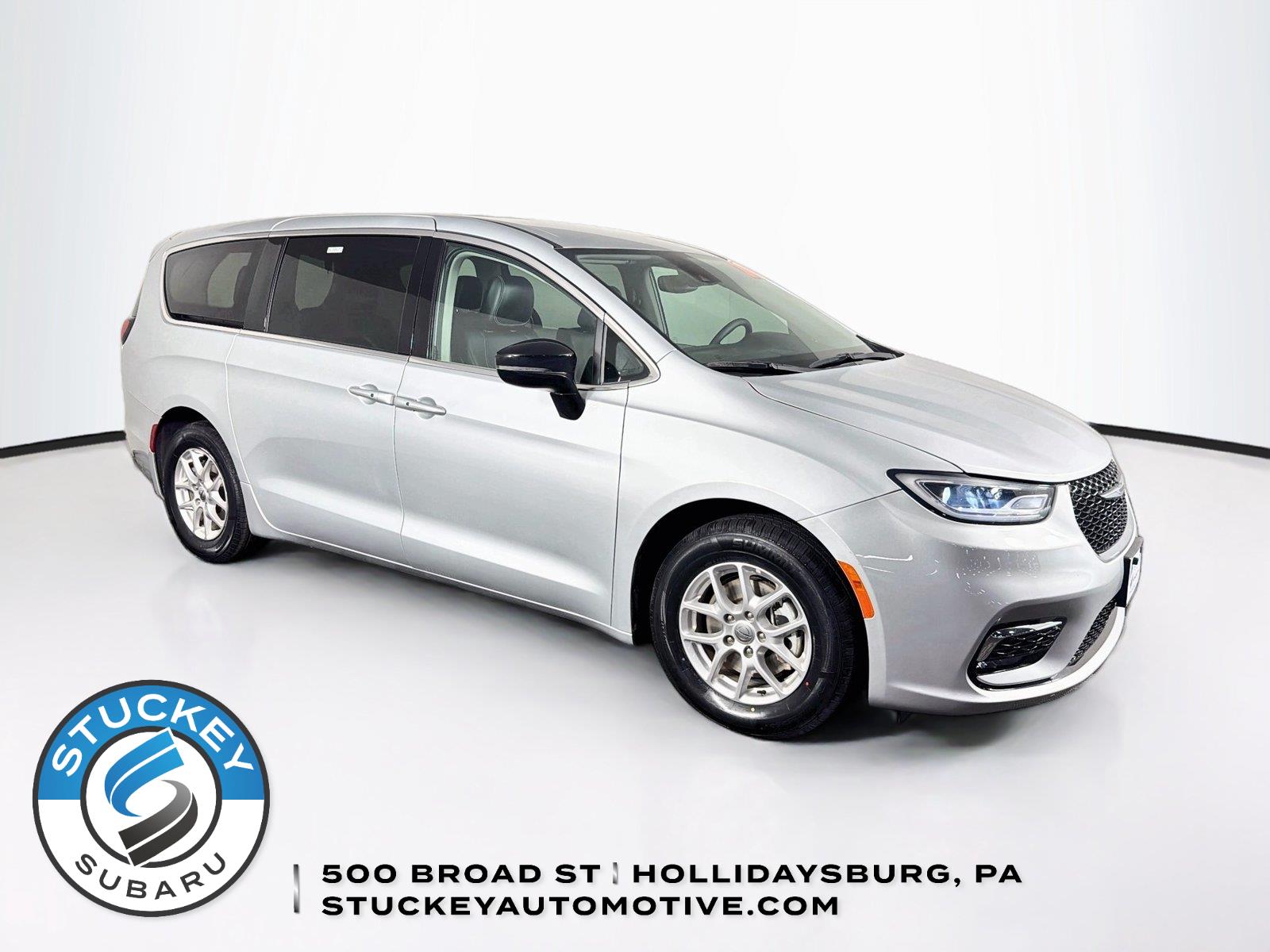 Silver Mist Clearcoat 2024 Chrysler Pacifica Minivan Front-Wheel Drive 9-Speed Automatic