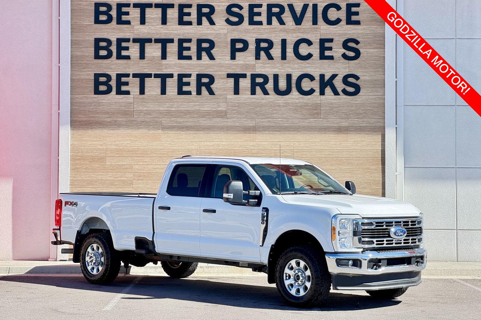 Oxford White 2023 Ford F-350 Super Duty XLT Crew Cab 4WD Pickup Truck Four-Wheel Drive Automatic