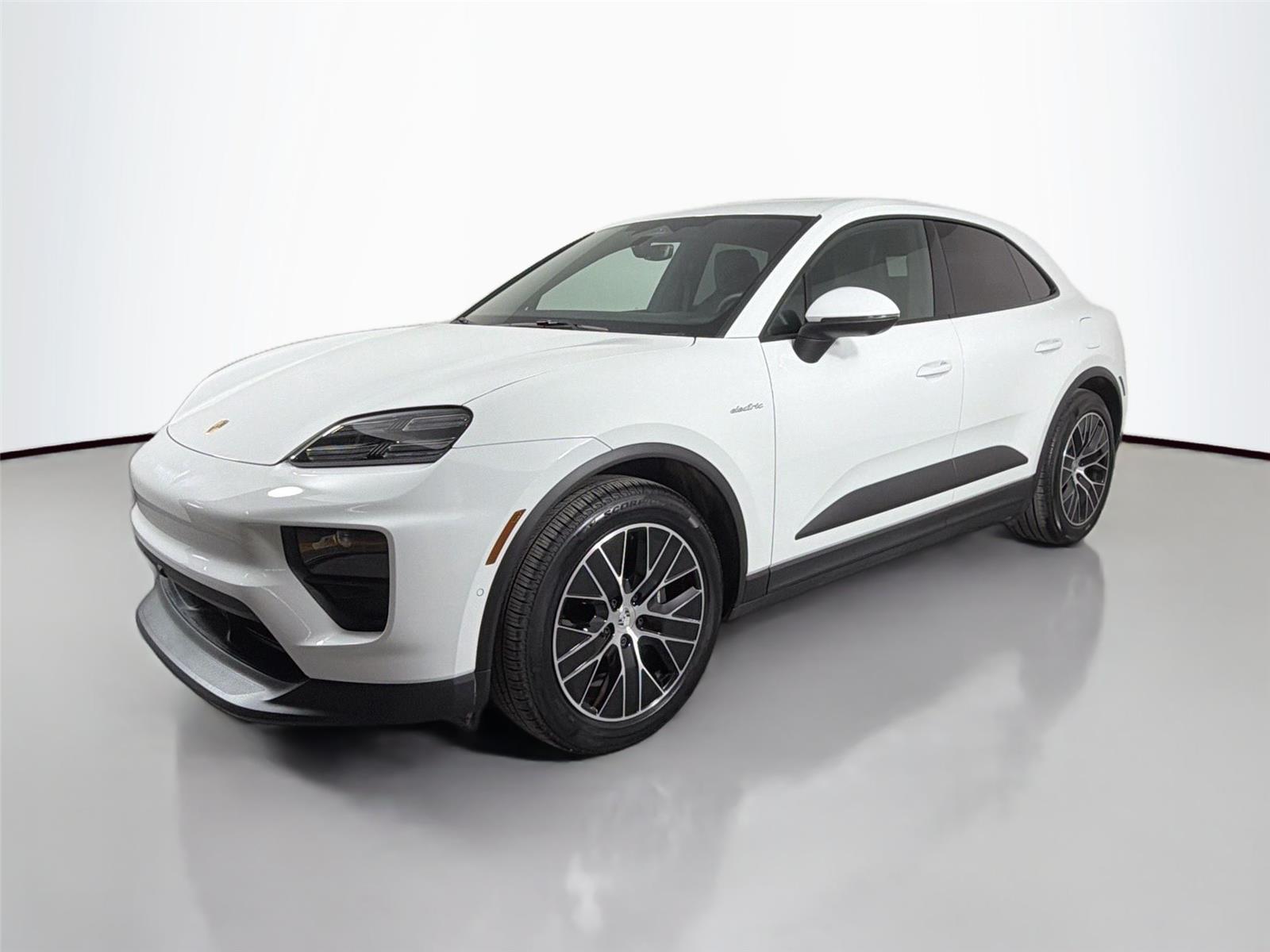 2025 Porsche Macan Macan Electric's photo