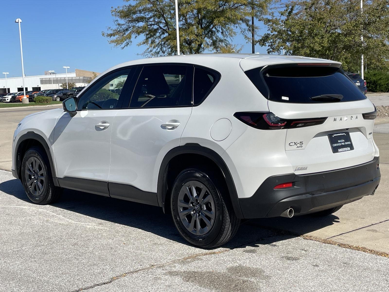 Vehicle photo 9