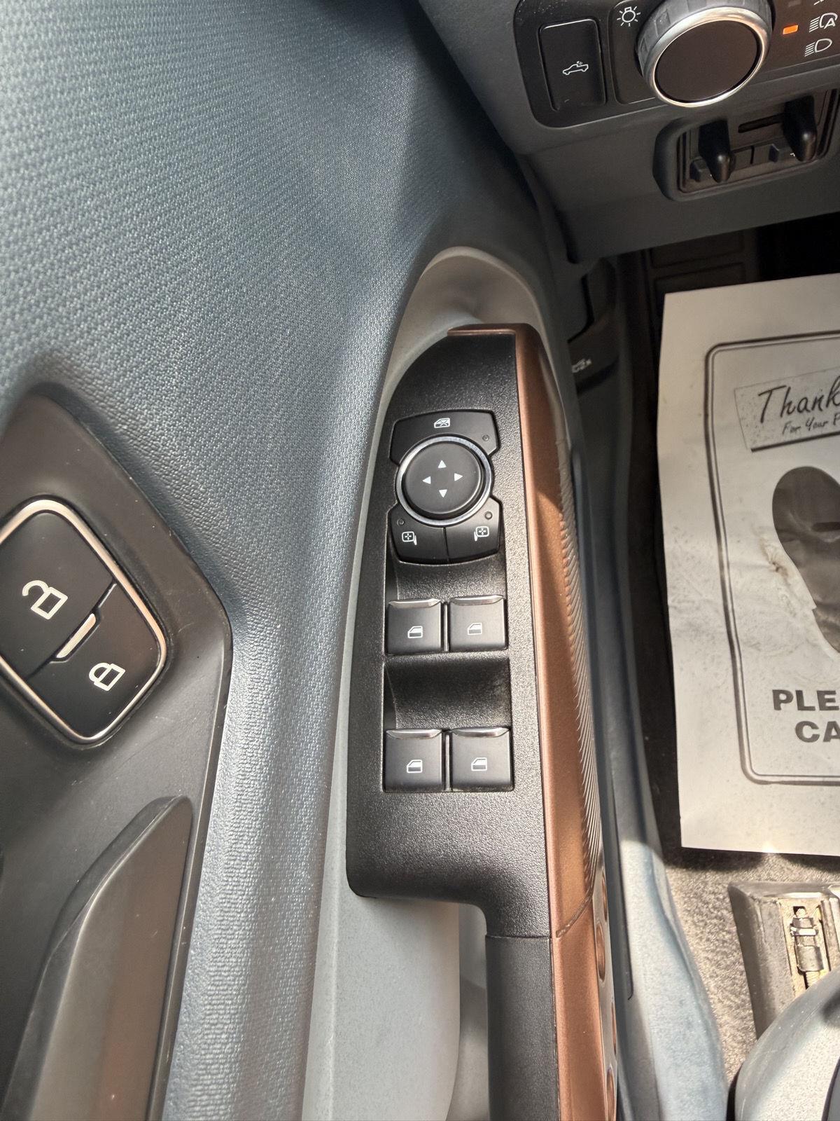 Vehicle photo 11