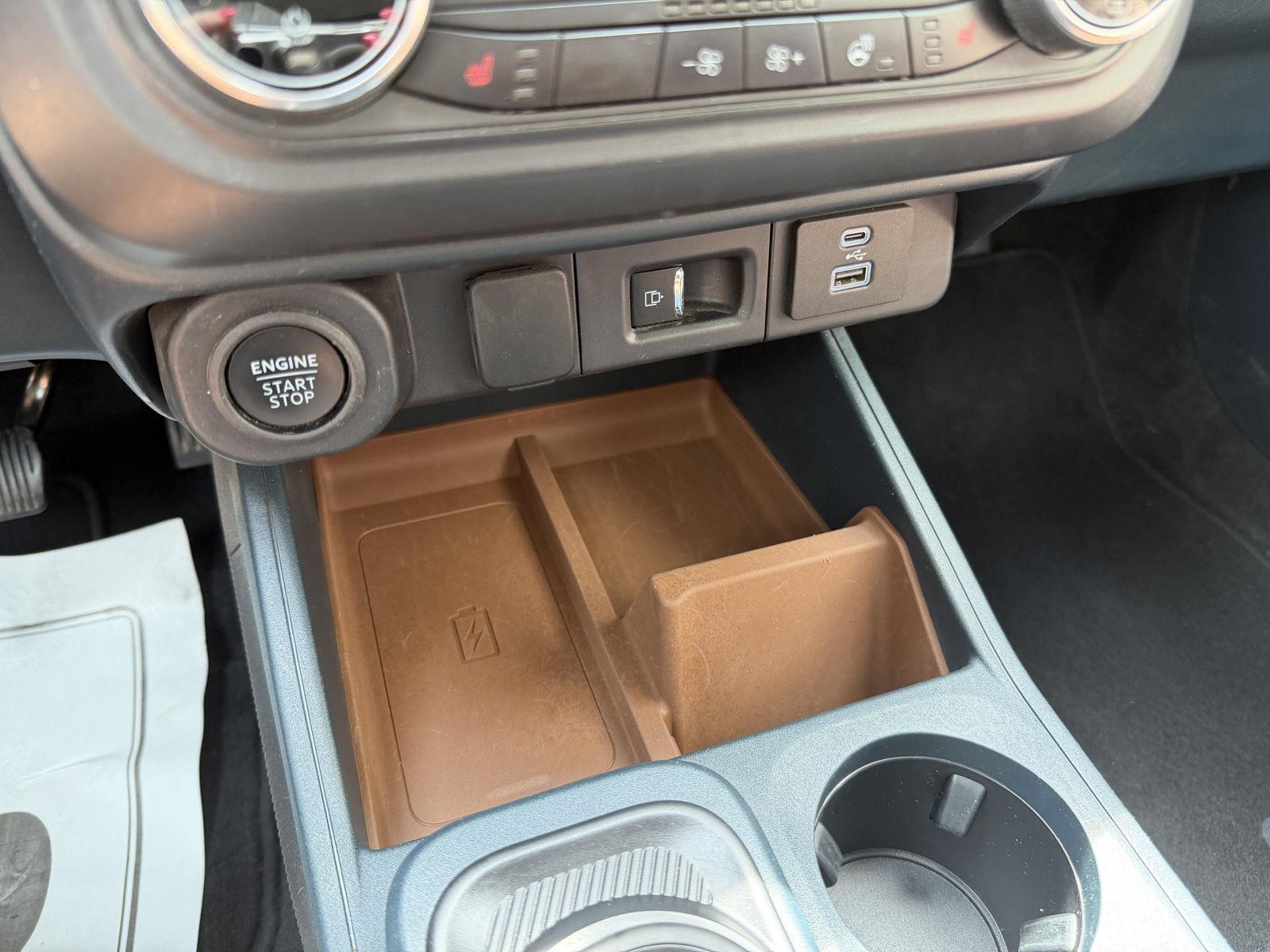 Vehicle photo 25