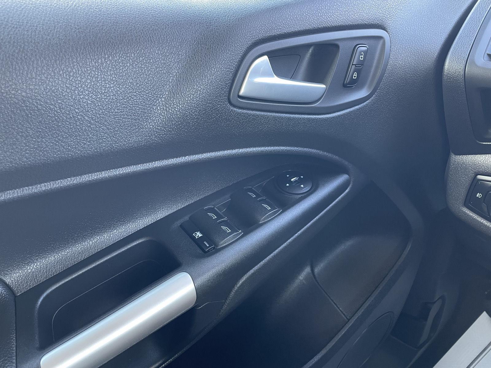 Vehicle photo 26