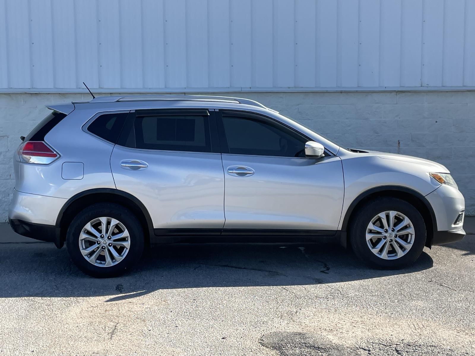 Used 2014 Nissan Rogue SV SUV for sale in Lincoln NE