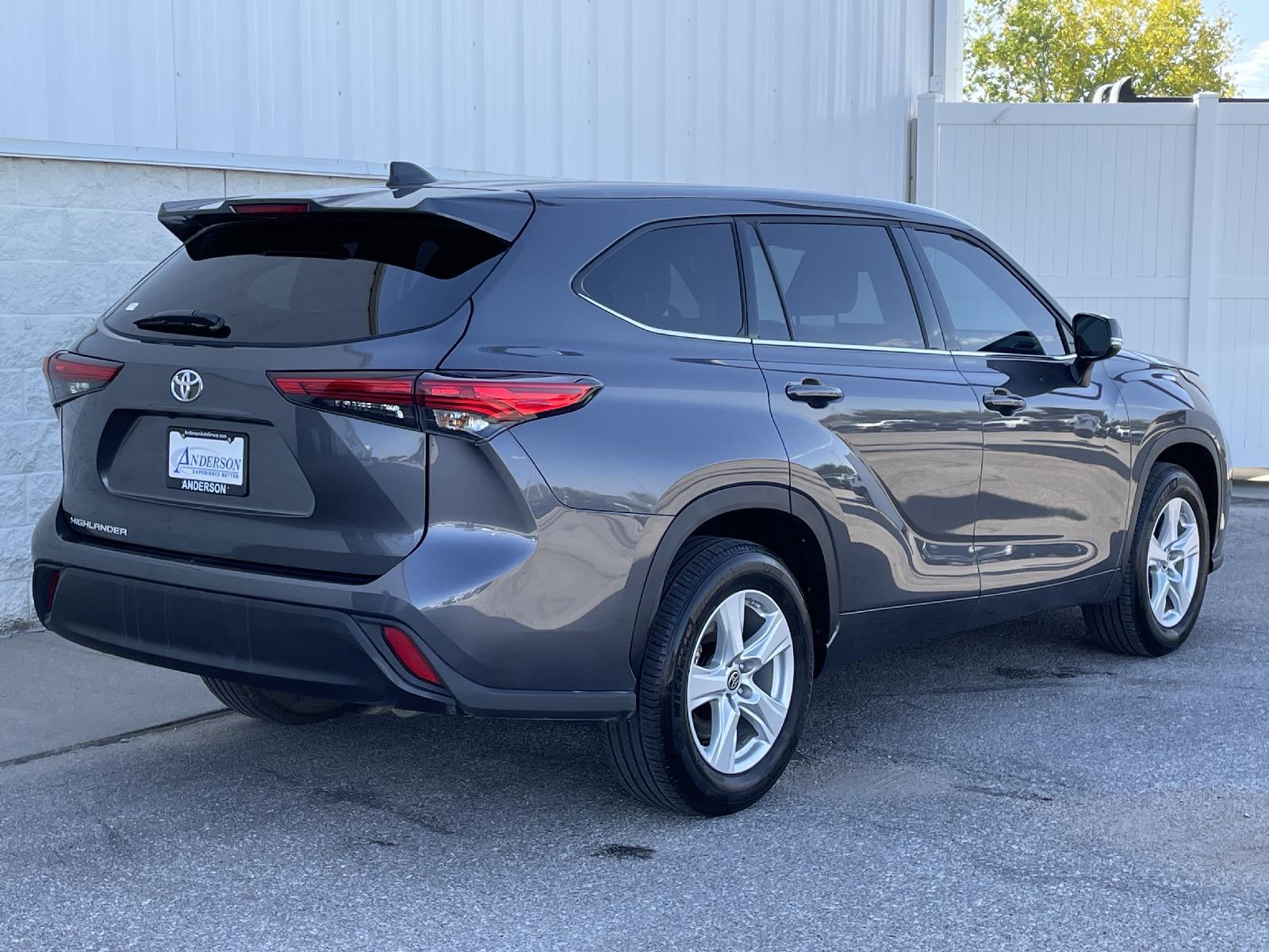 Used 2022 Toyota Highlander L SUV for sale in Lincoln NE