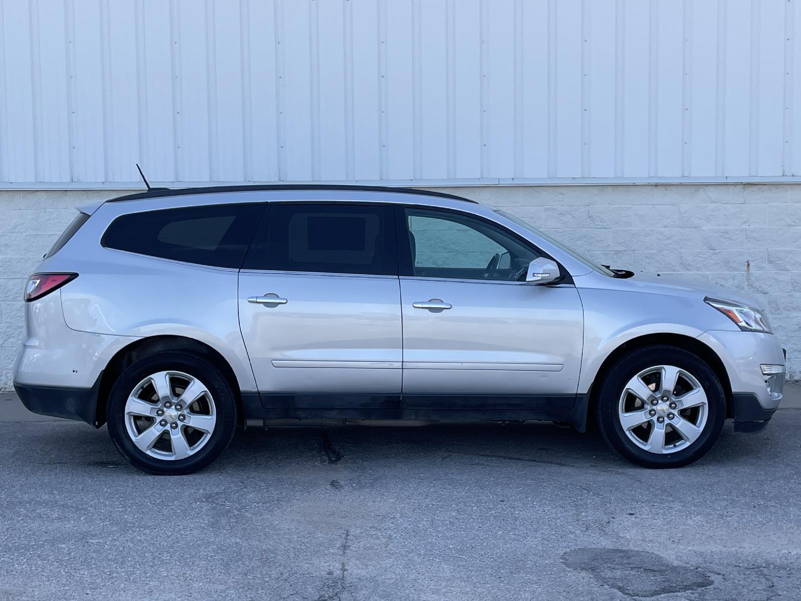 Used 2017 Chevrolet Traverse LT SUV for sale in Lincoln NE