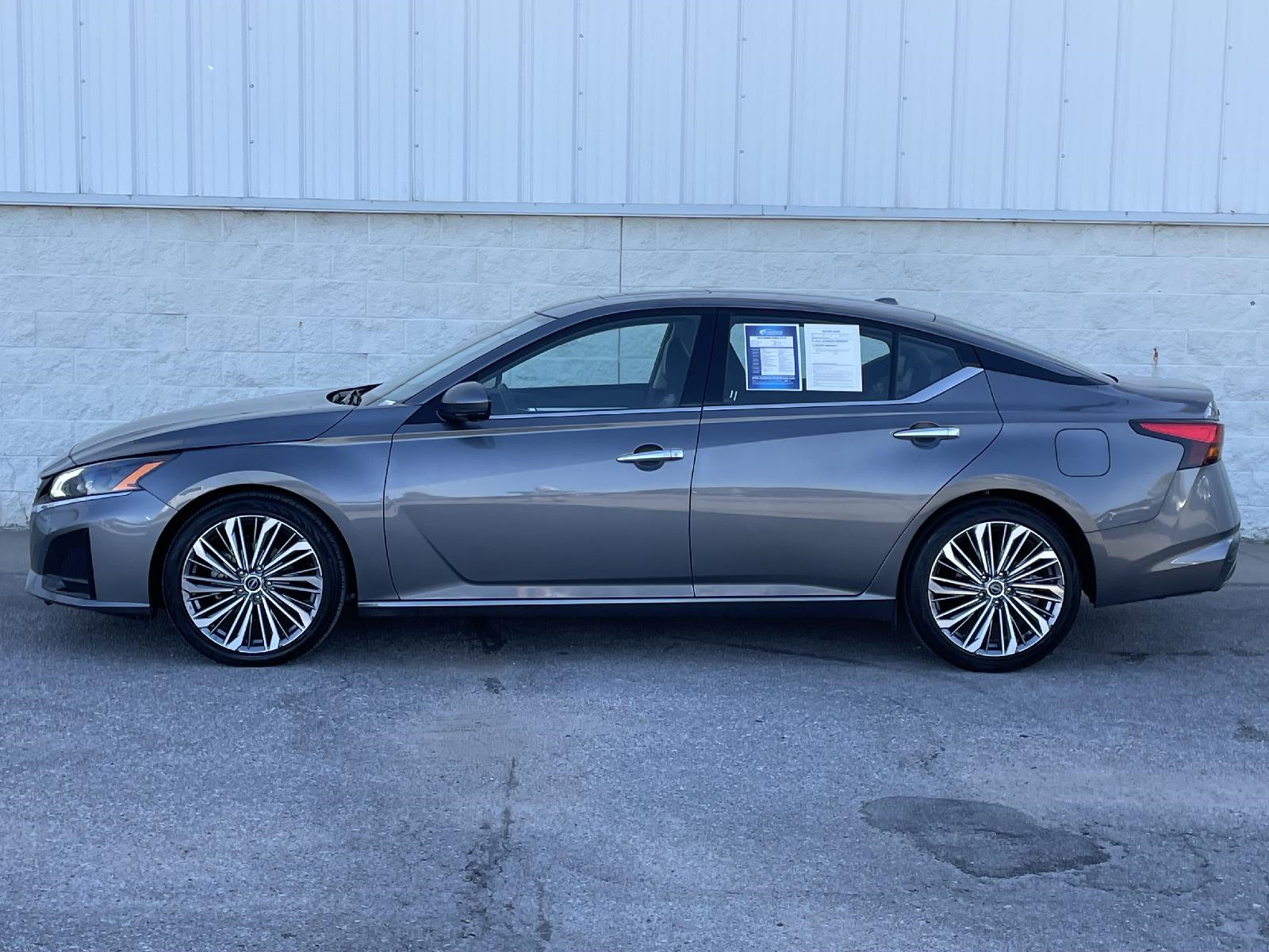 Used 2023 Nissan Altima 2.5 SL Sedan for sale in Lincoln NE