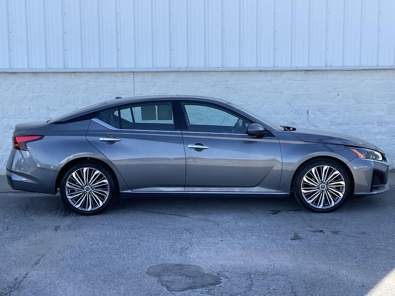 Used 2023 Nissan Altima 2.5 SL Sedan for sale in Lincoln NE