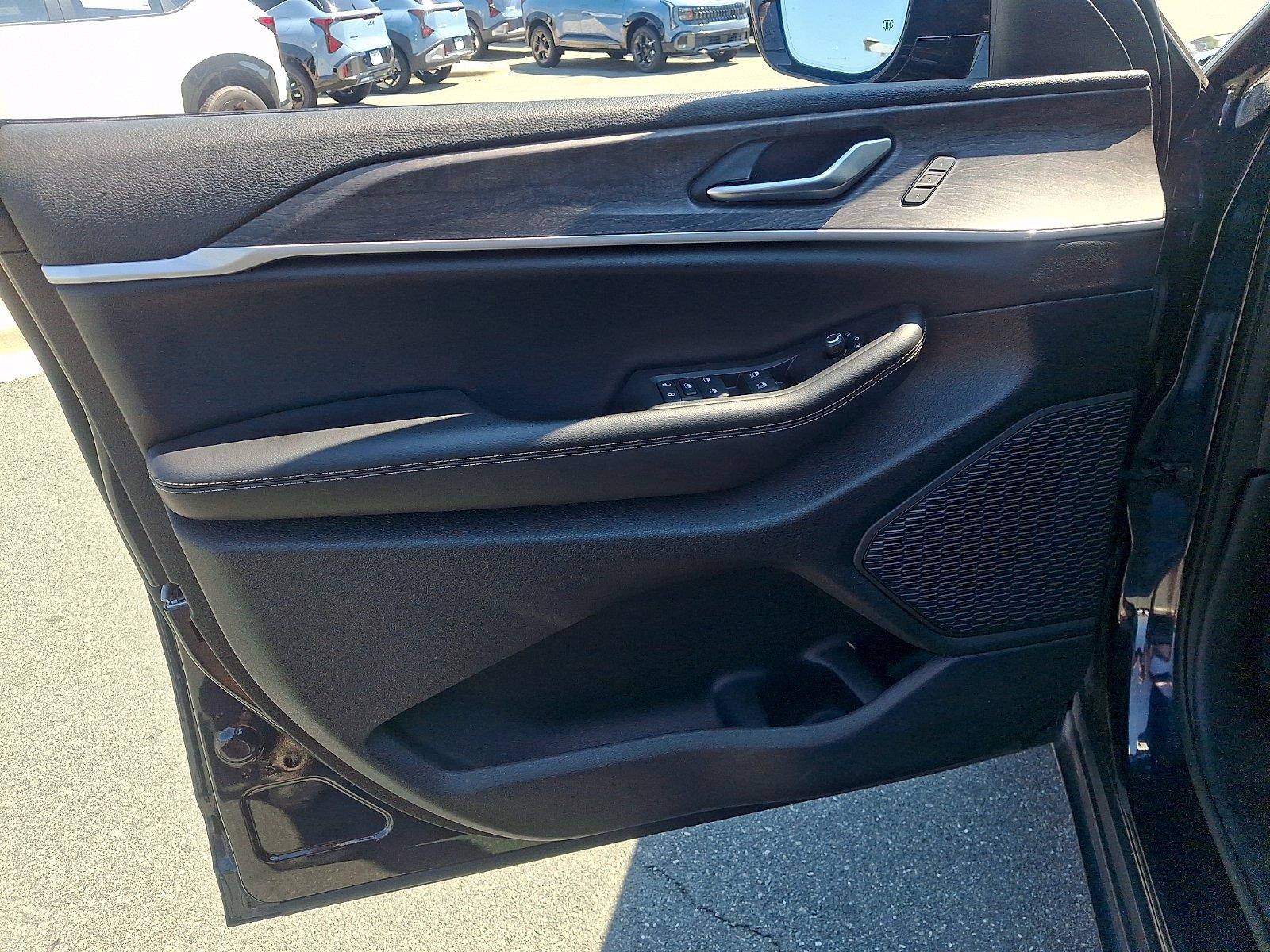 Used 2023 Jeep Grand Cherokee L SUV