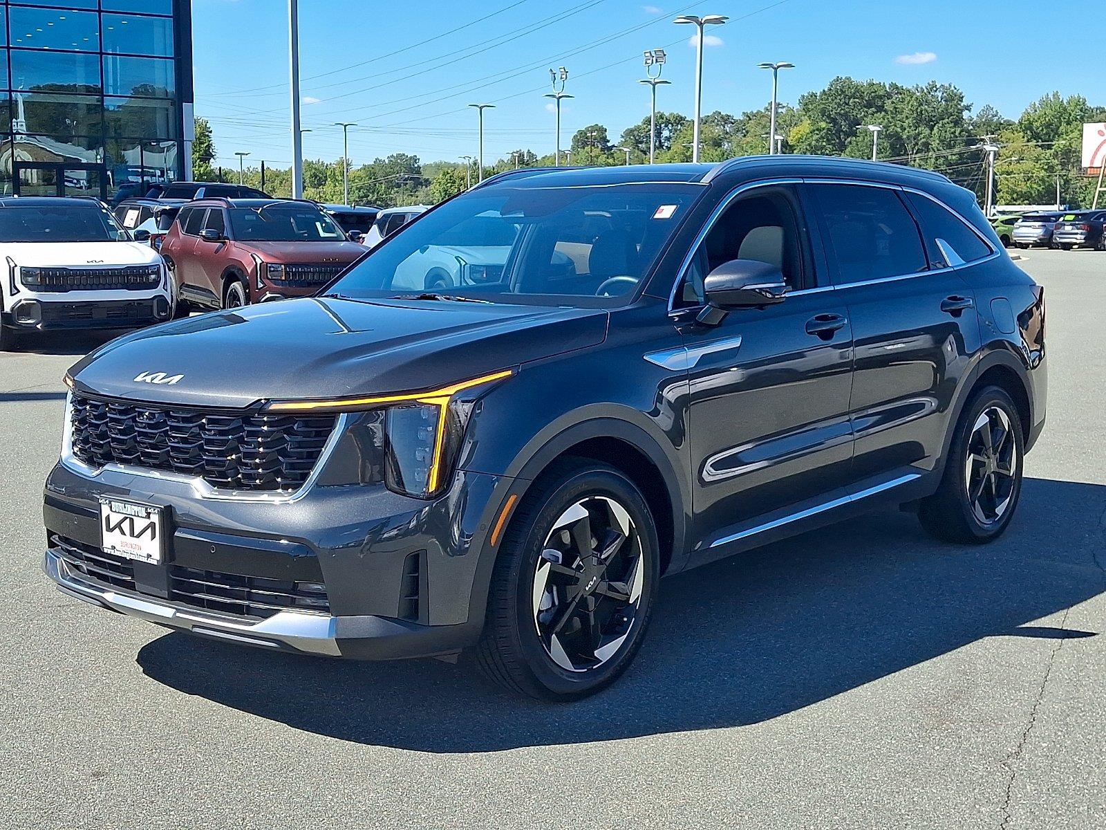 Used 2025 Kia Sorento Hybrid SUV