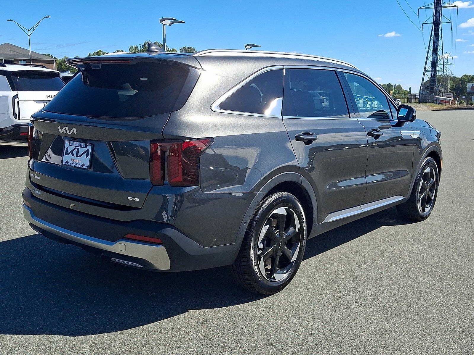 Used 2025 Kia Sorento Hybrid SUV