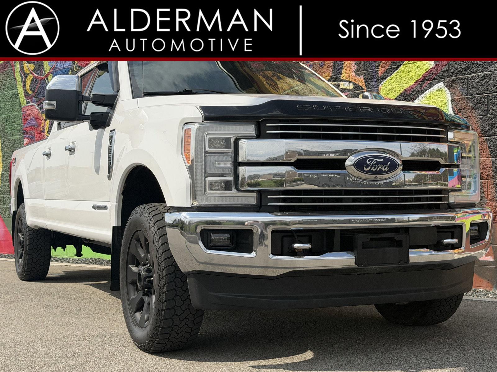 Oxford White 2019 Ford F-250 Super Duty Lariat Crew Cab 4WD Pickup Truck Four-Wheel Drive 6-Speed Automatic