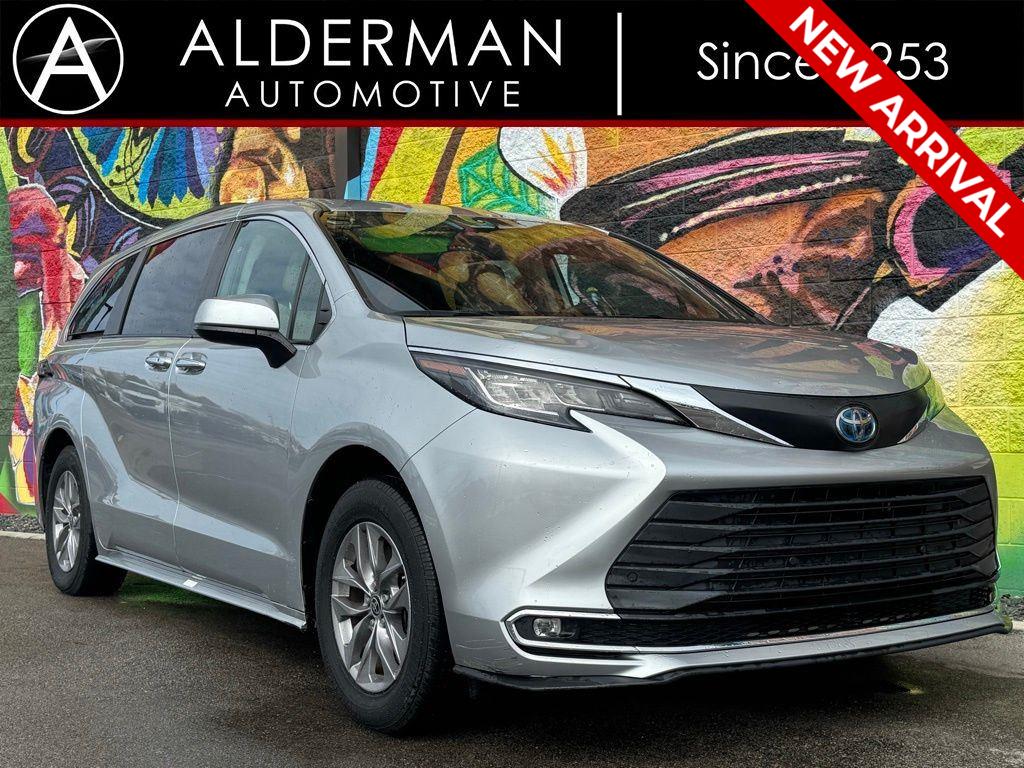 2022 Toyota Sienna XLE 8-Passenger FWD